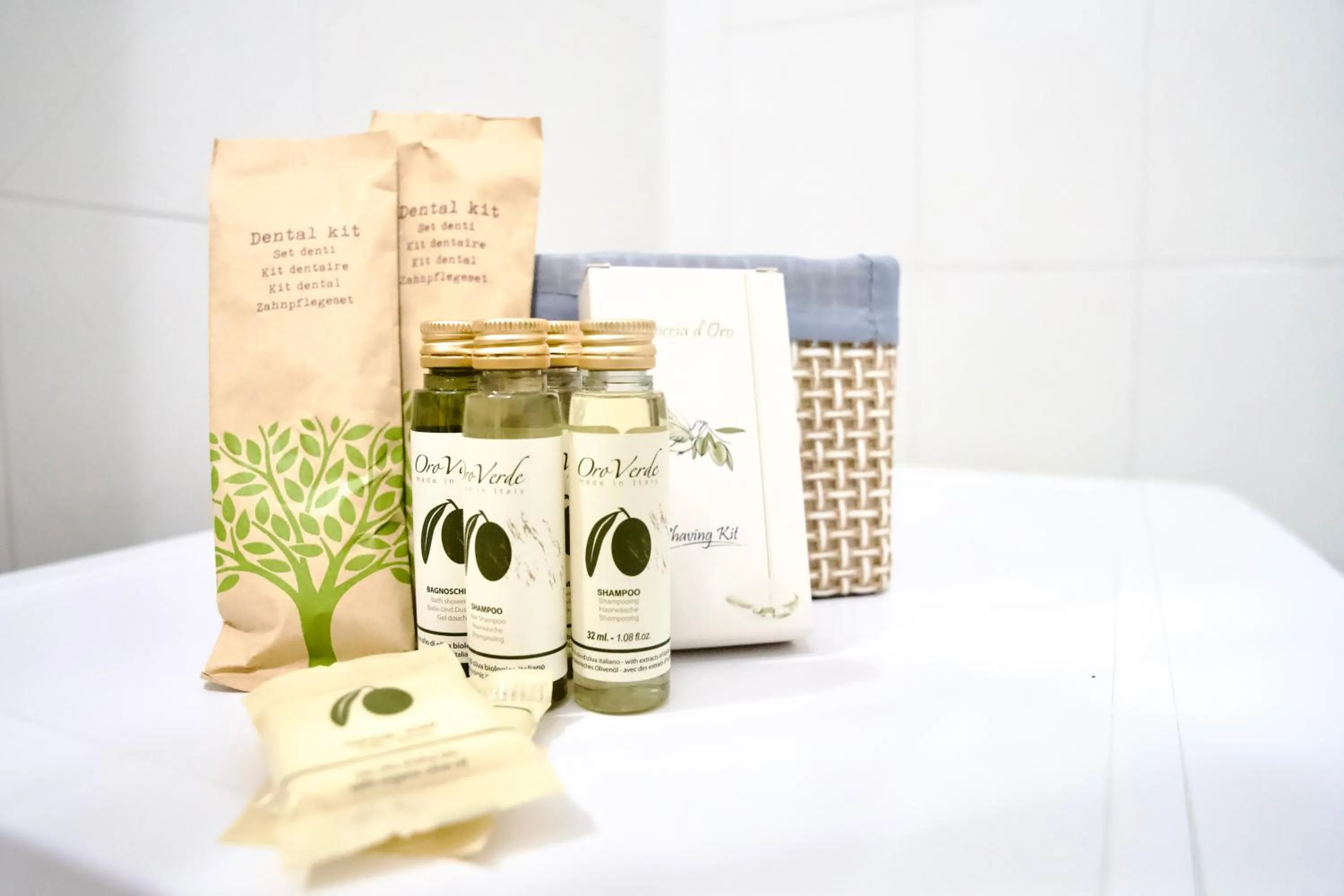 Bathroom in Hotel Diffuso Il Portichetto sulla collina a Vezio Perledo