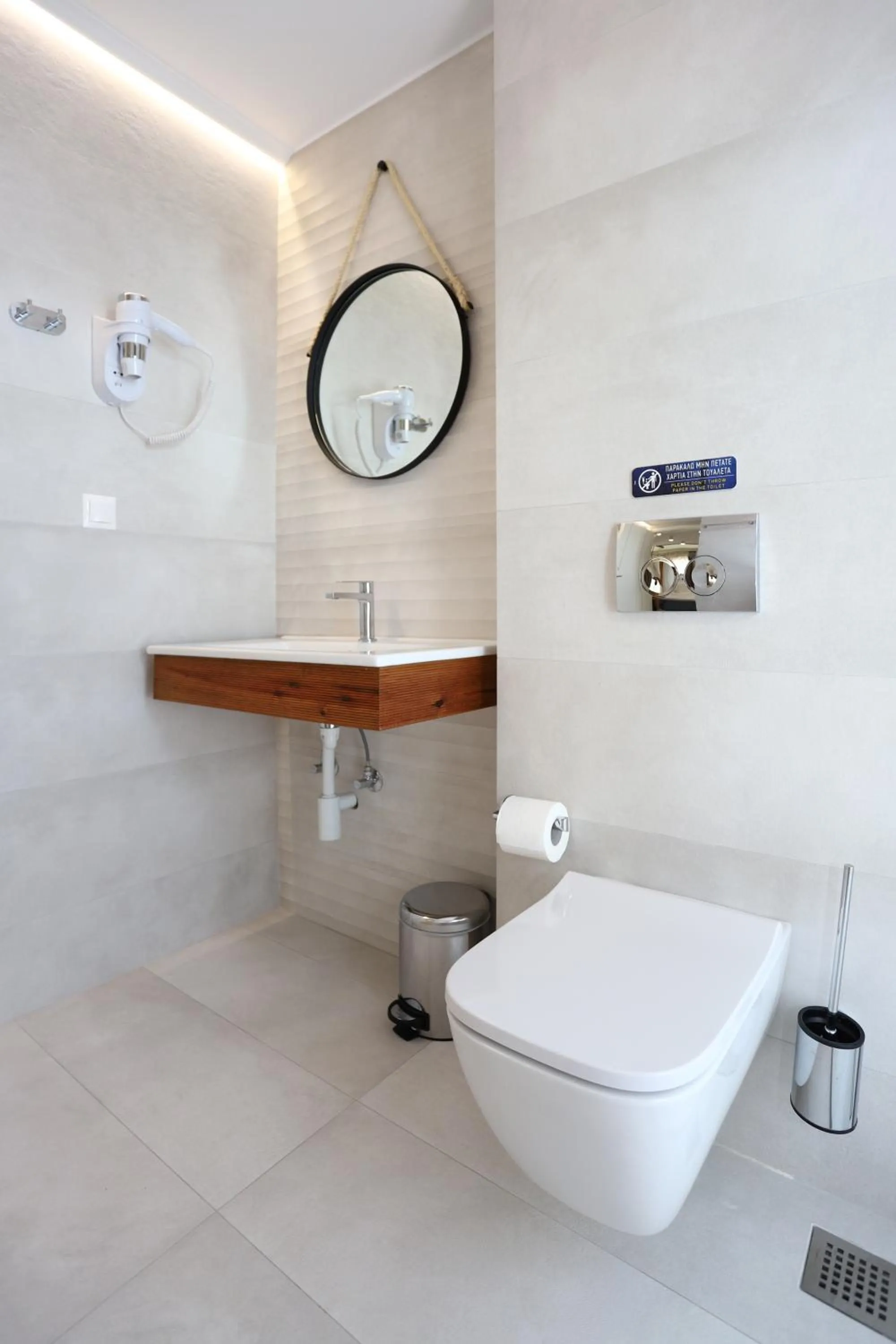 Toilet in ONAR OURANOUPOLIS