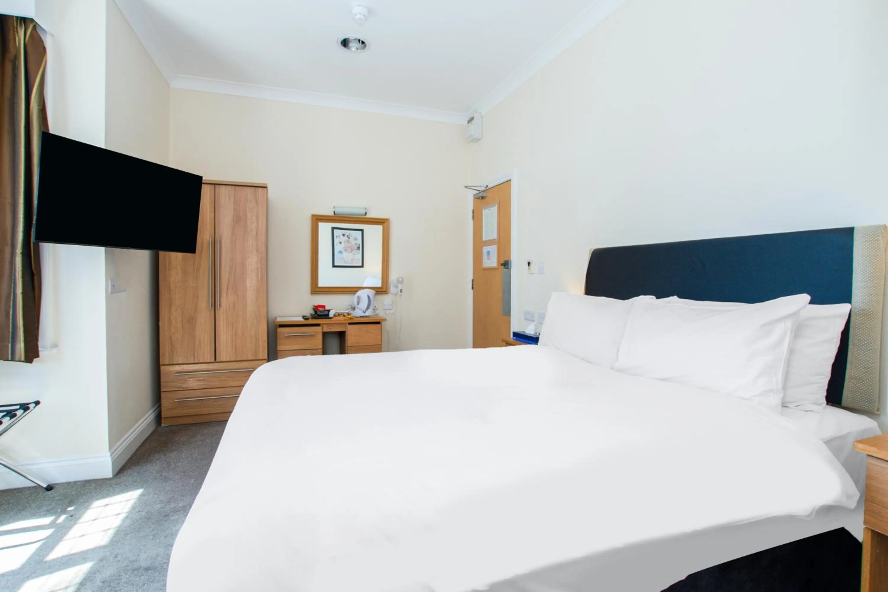 Photo of the whole room, Bed in Russel Court Hotel Bournemouth Central