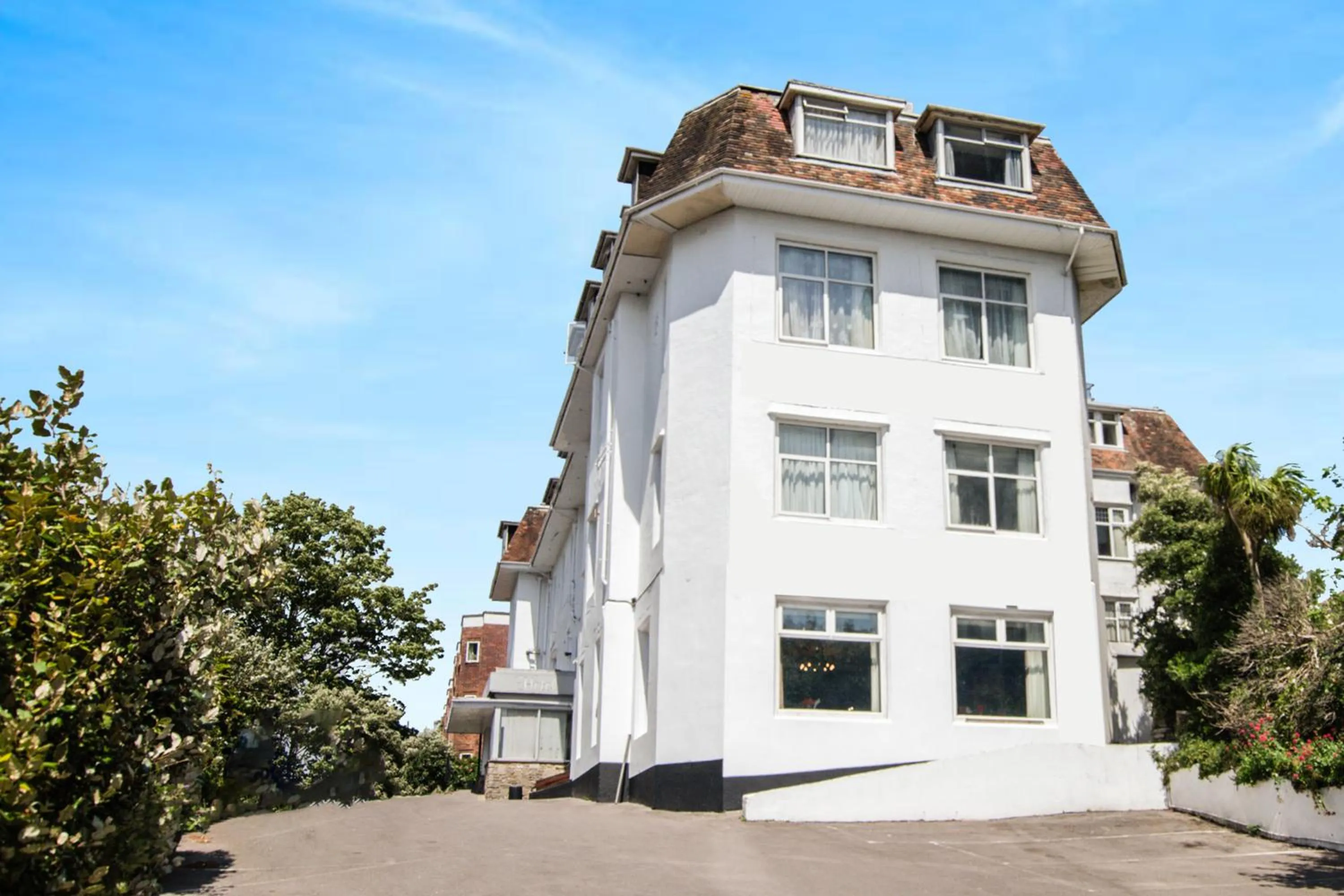 Property building in Russel Court Hotel Bournemouth Central