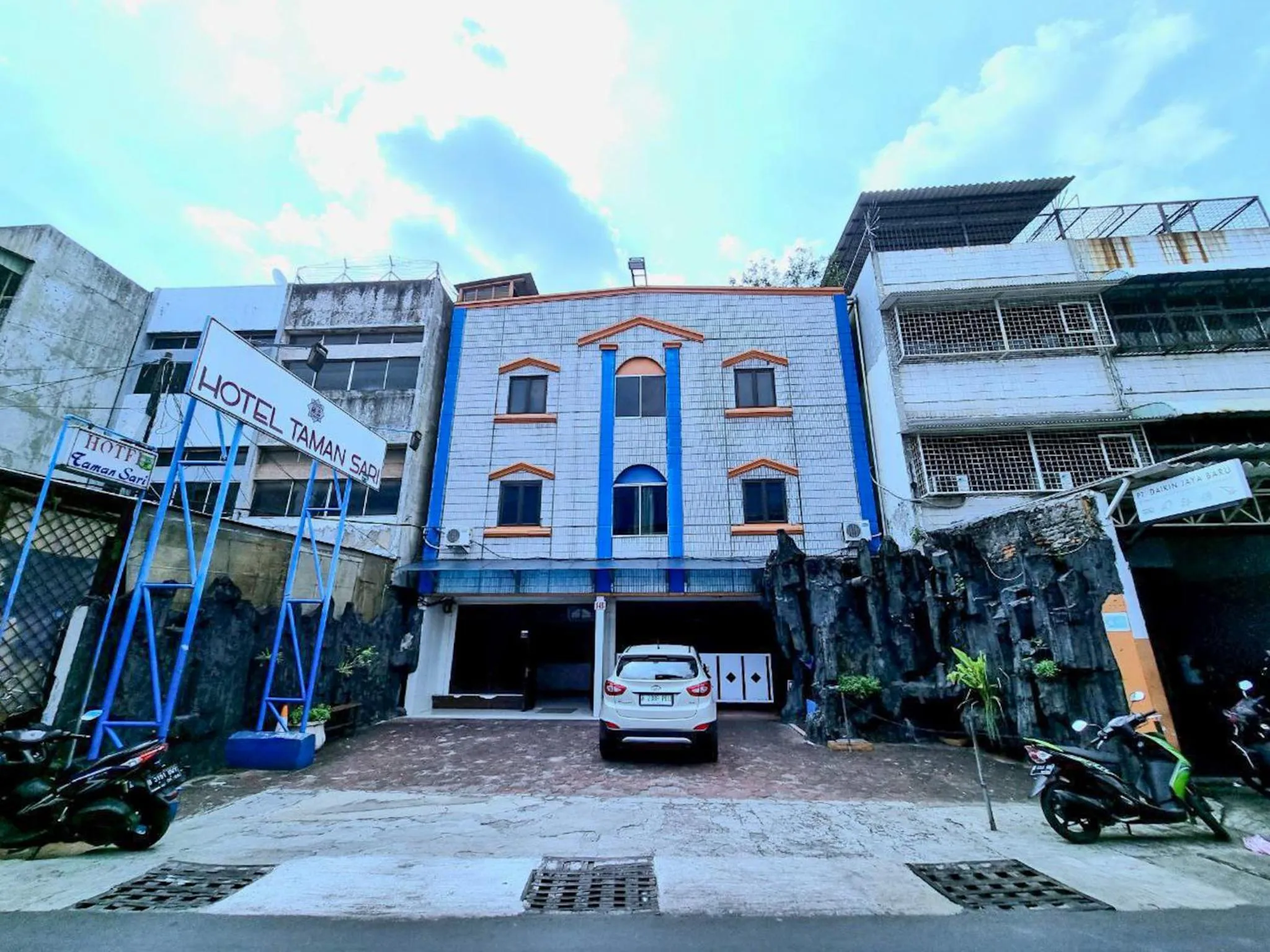 Property building in Hotel Taman Sari
