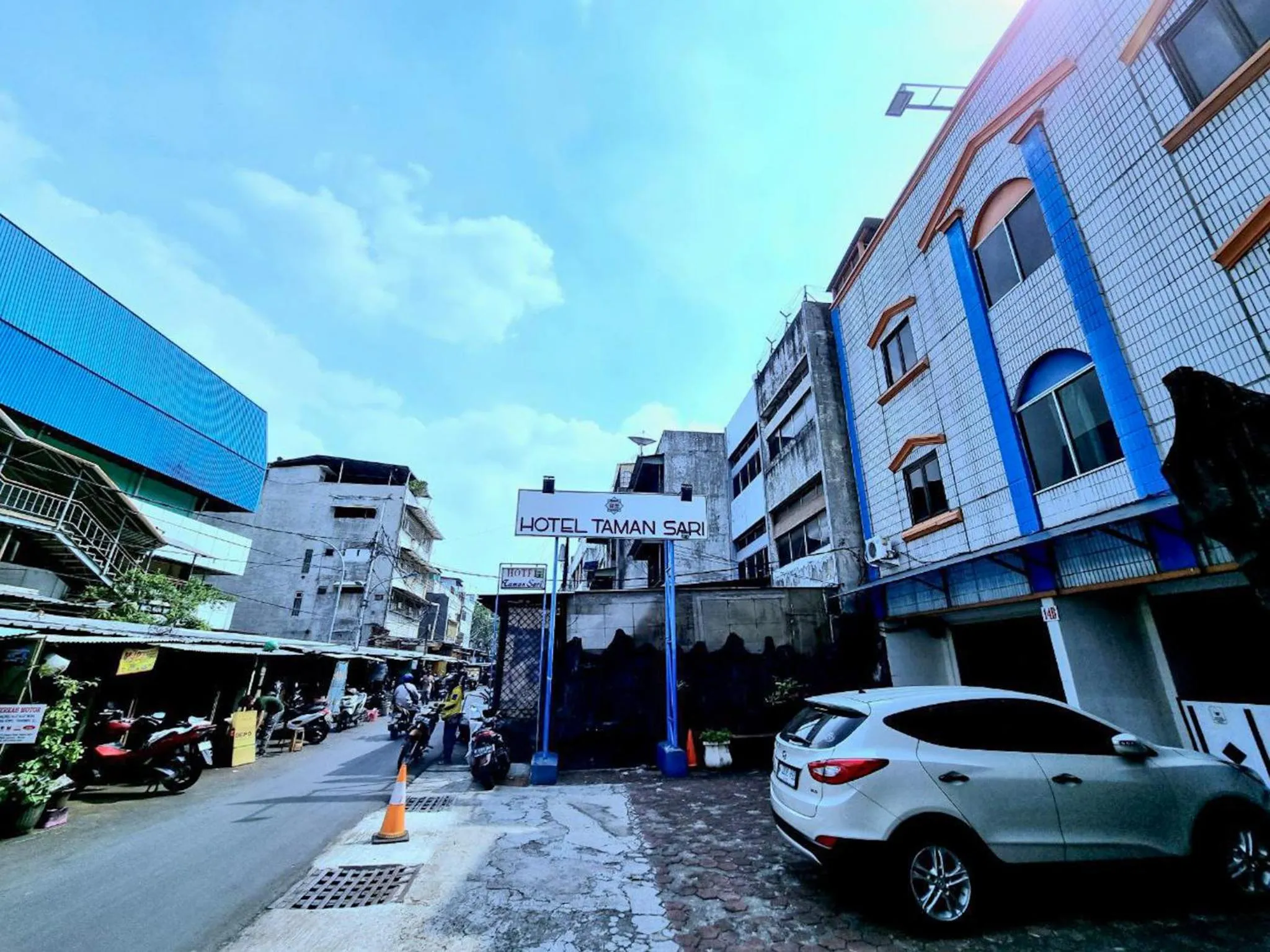 Property building in Hotel Taman Sari