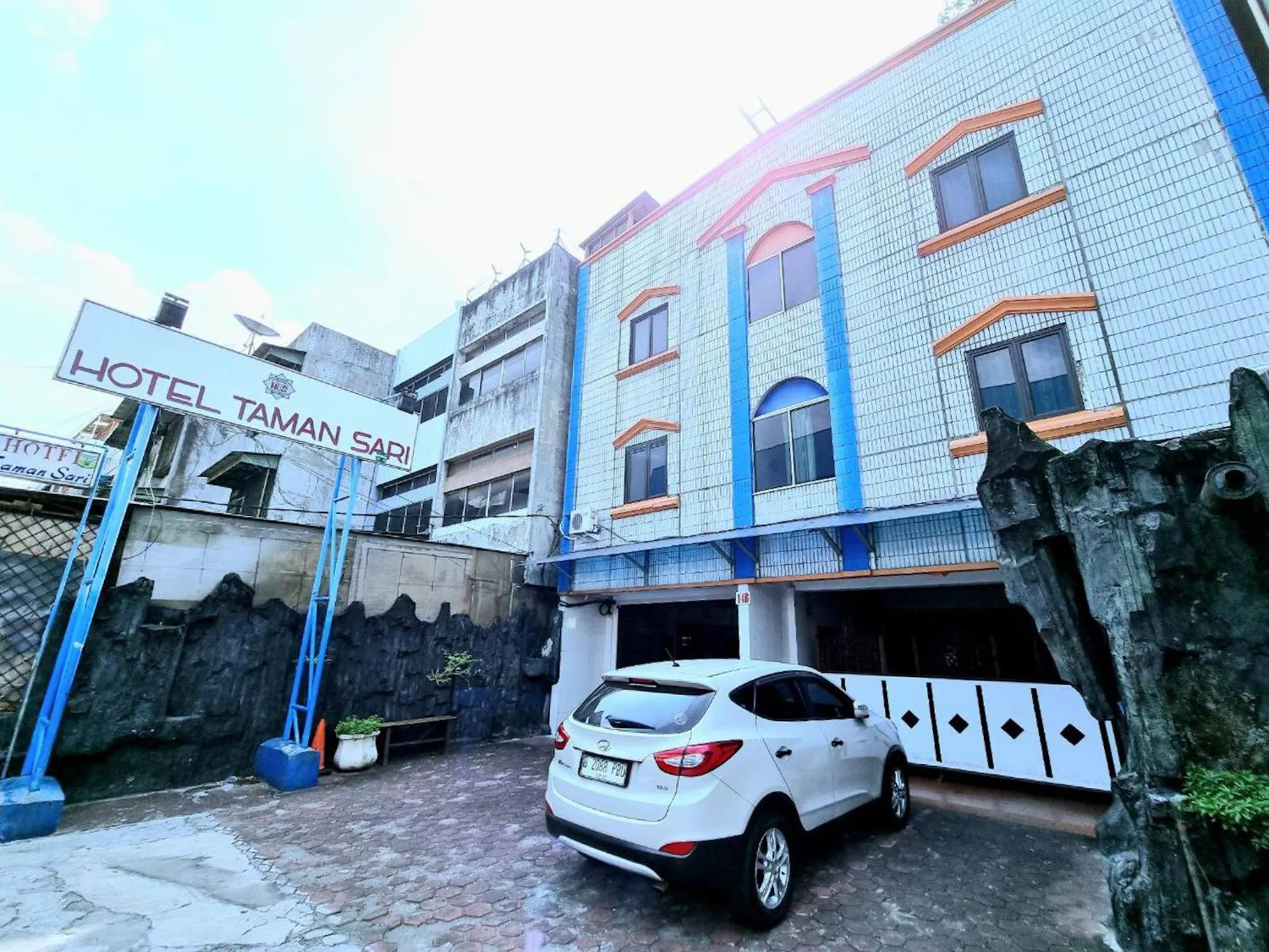 Property building in Hotel Taman Sari