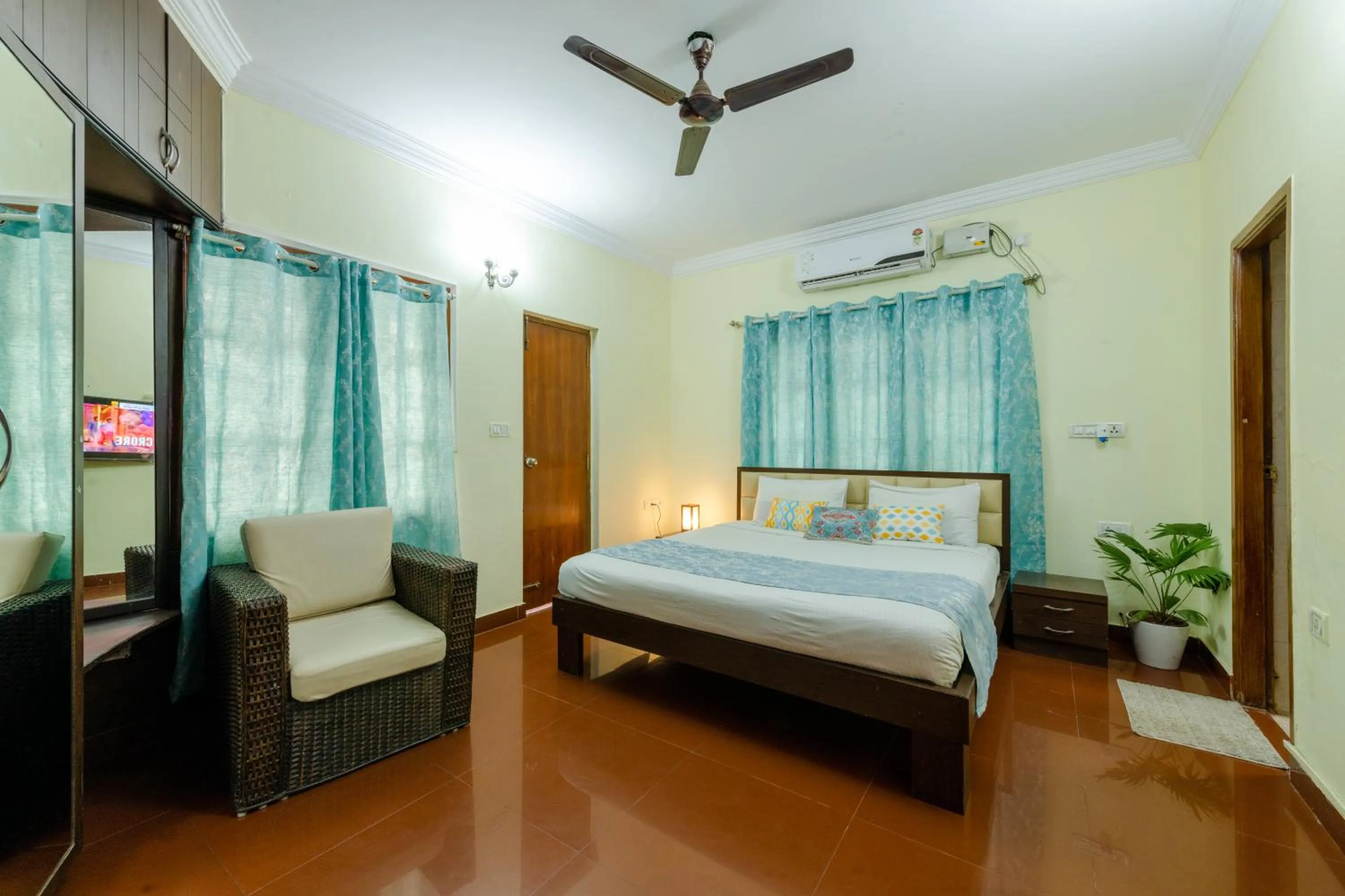 Bed in Redstone Villa by Revkeys