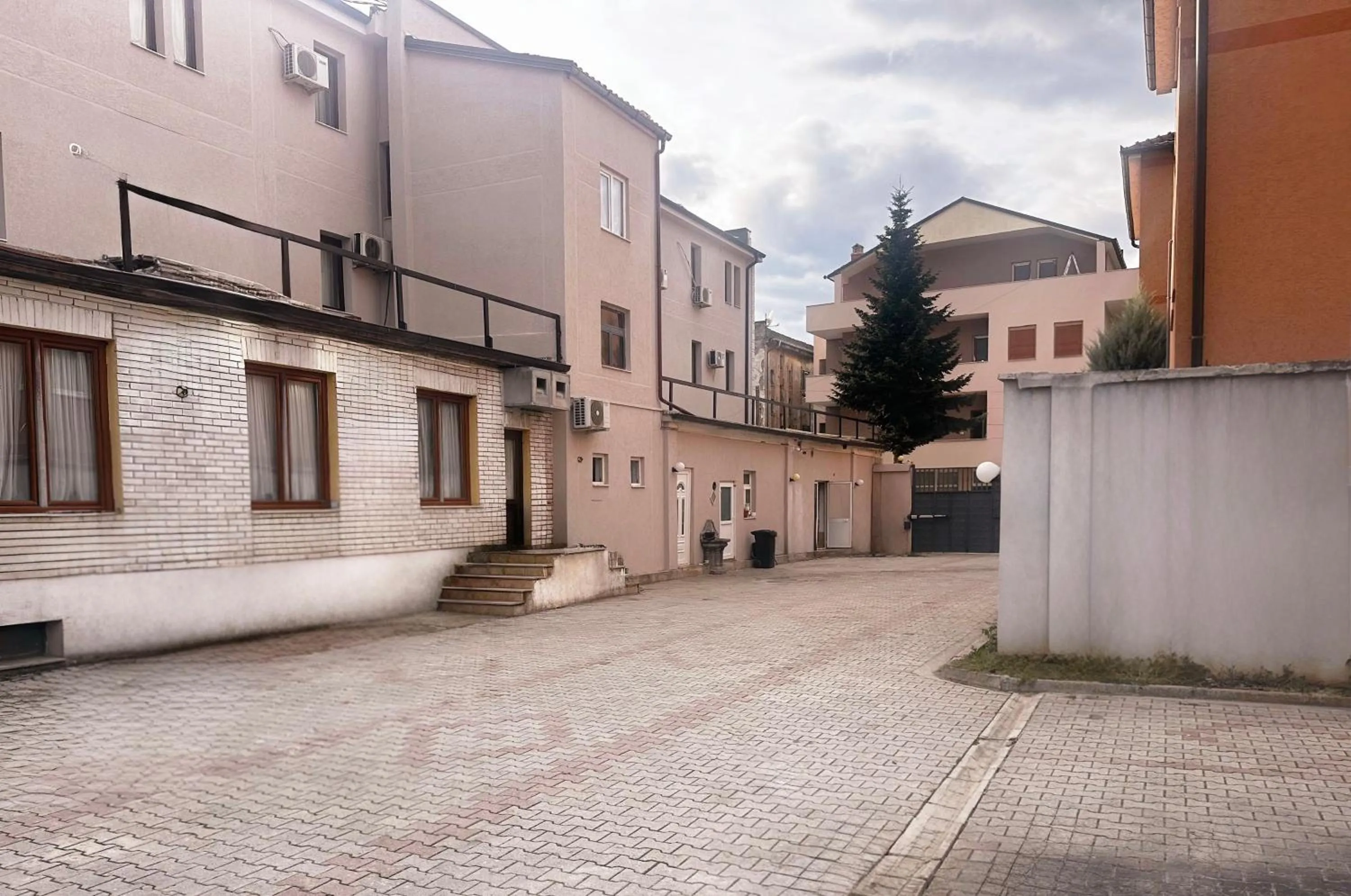 Parking in Hotel Gjallica