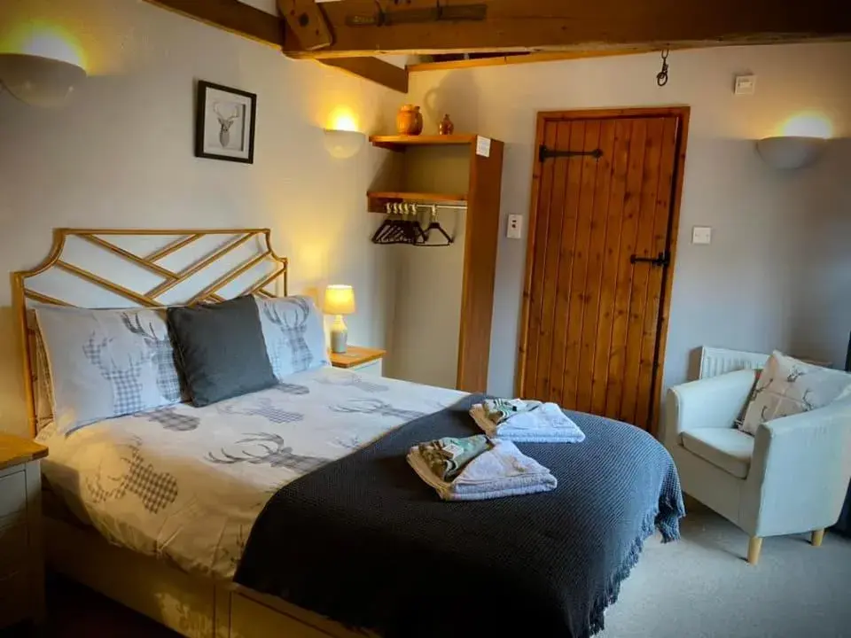 Deluxe Double Room with Shower in The George and Dragon Inn Deluxe Double Room with Shower in The George and Dragon Inn