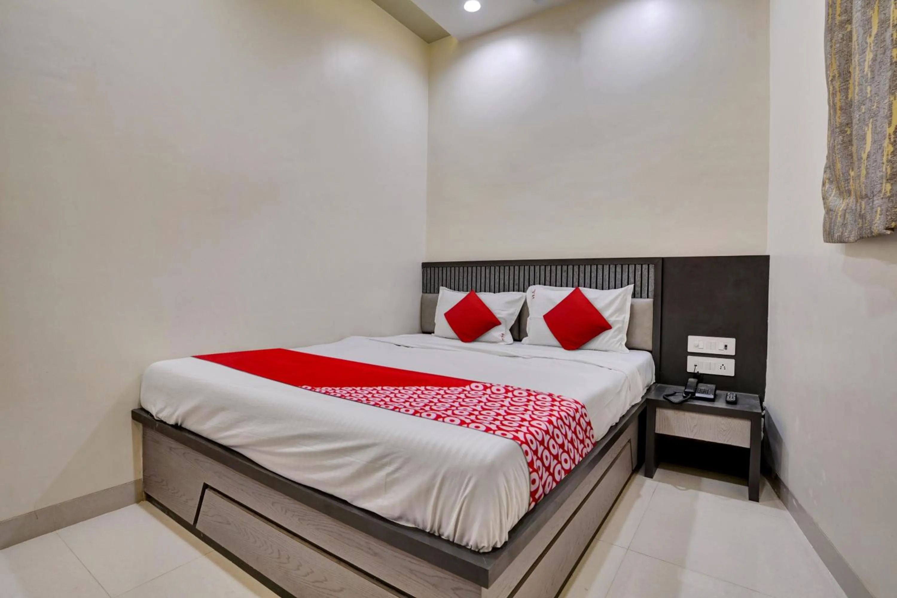 Bedroom in Hotel O Dhiman Residency