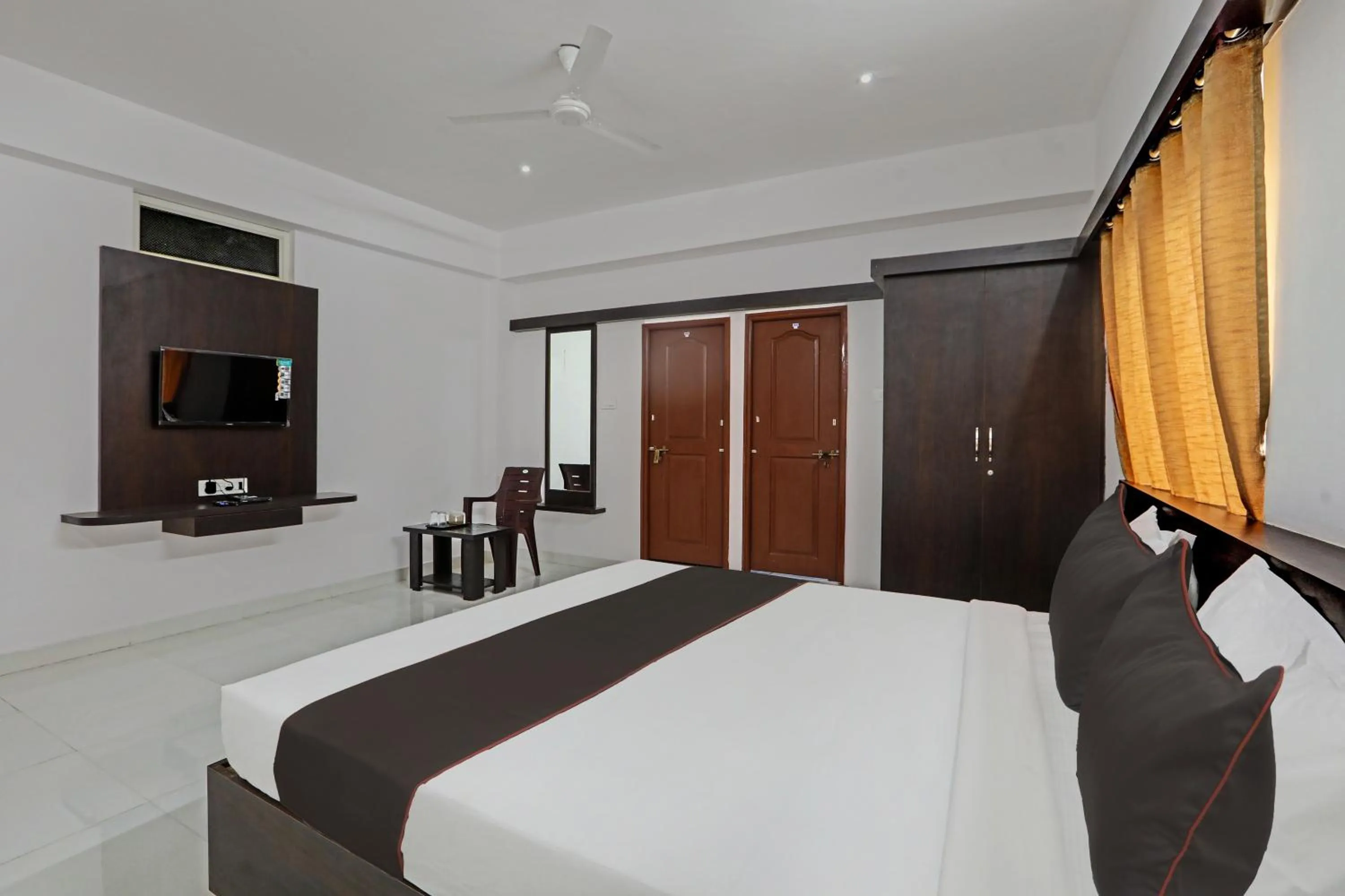 Lobby or reception, Bed in Hotel O Easy Stay Mysore