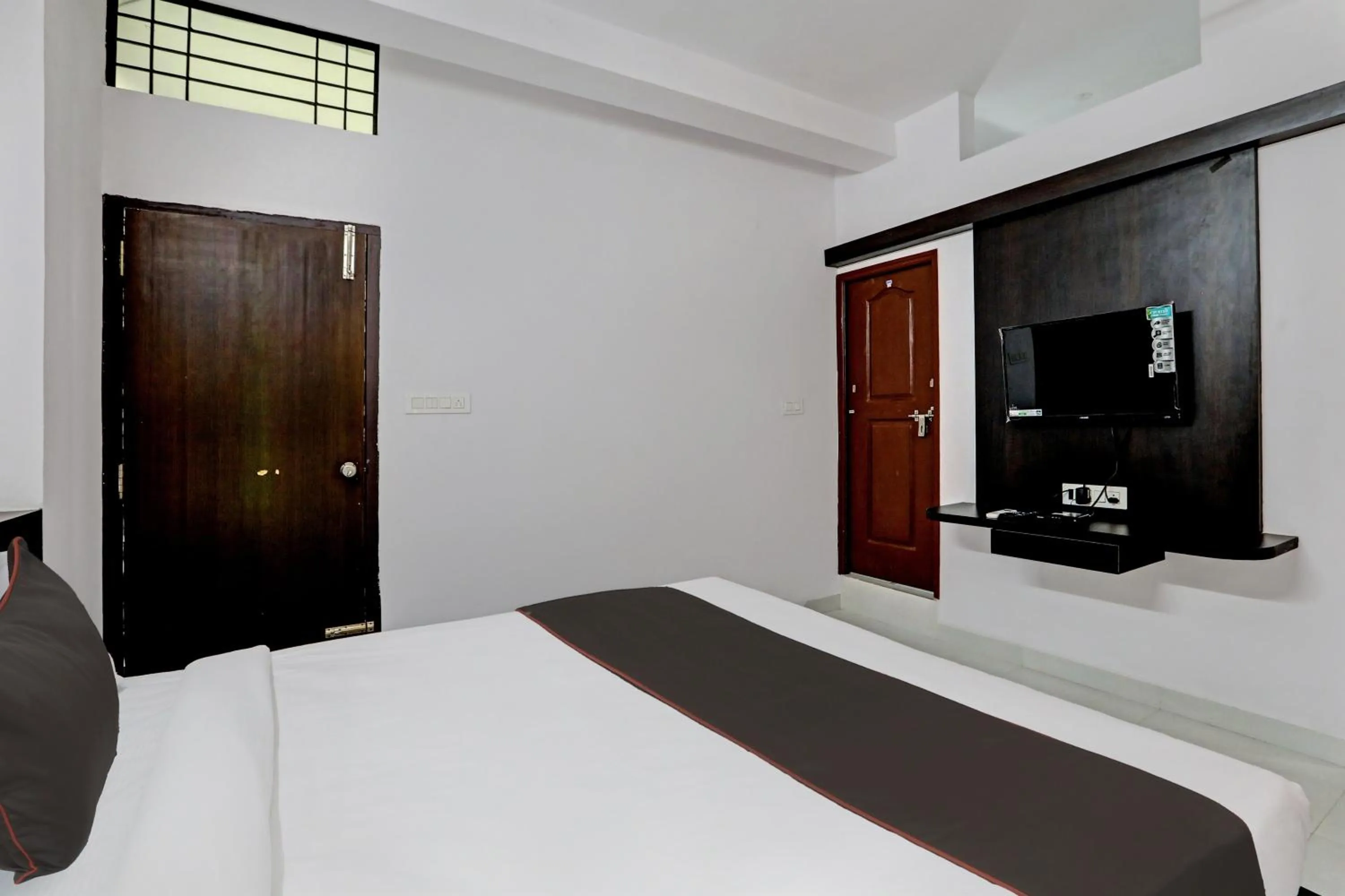 Bedroom, Bed in Hotel O Easy Stay Mysore