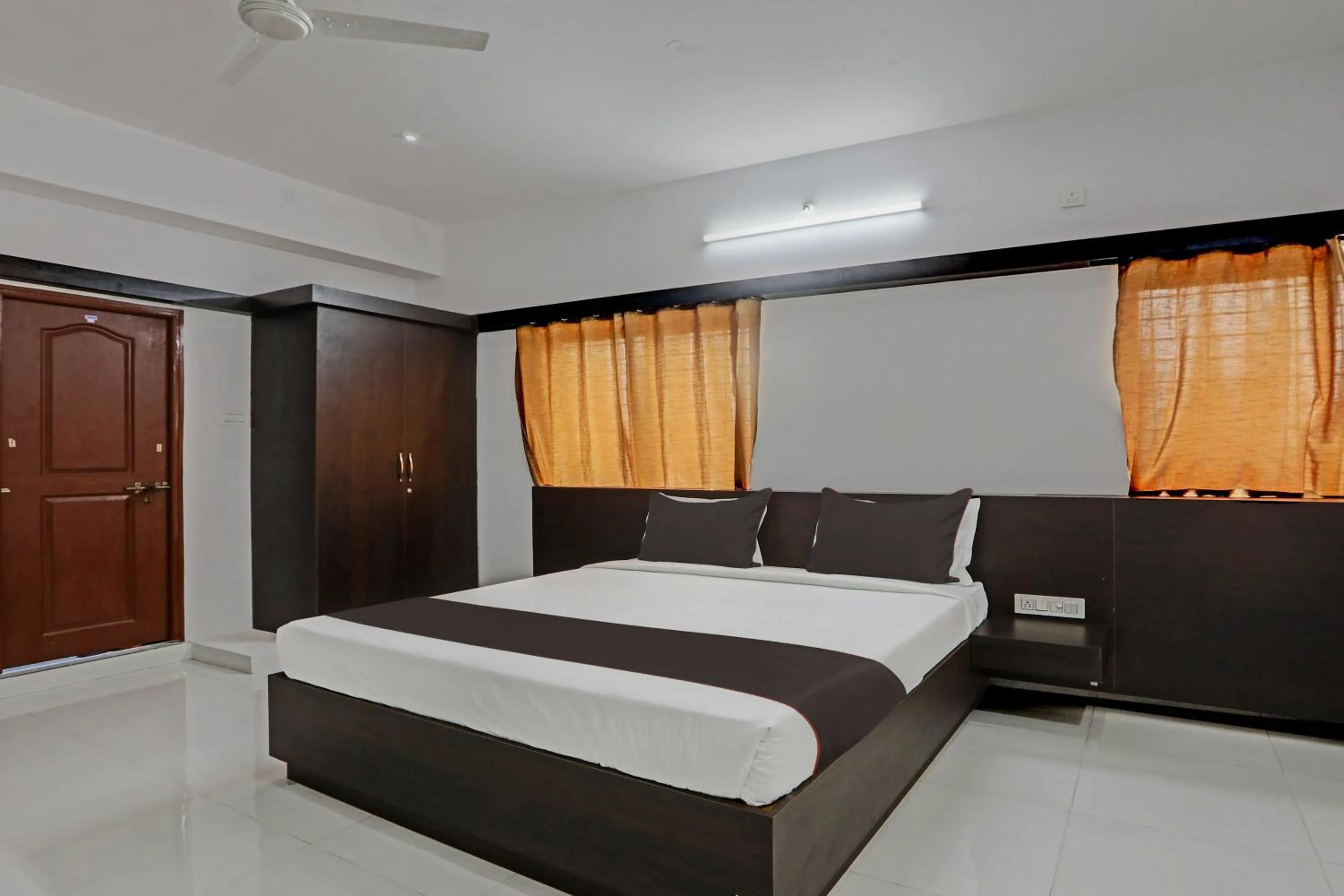 Bedroom, Bed in Hotel O Easy Stay Mysore