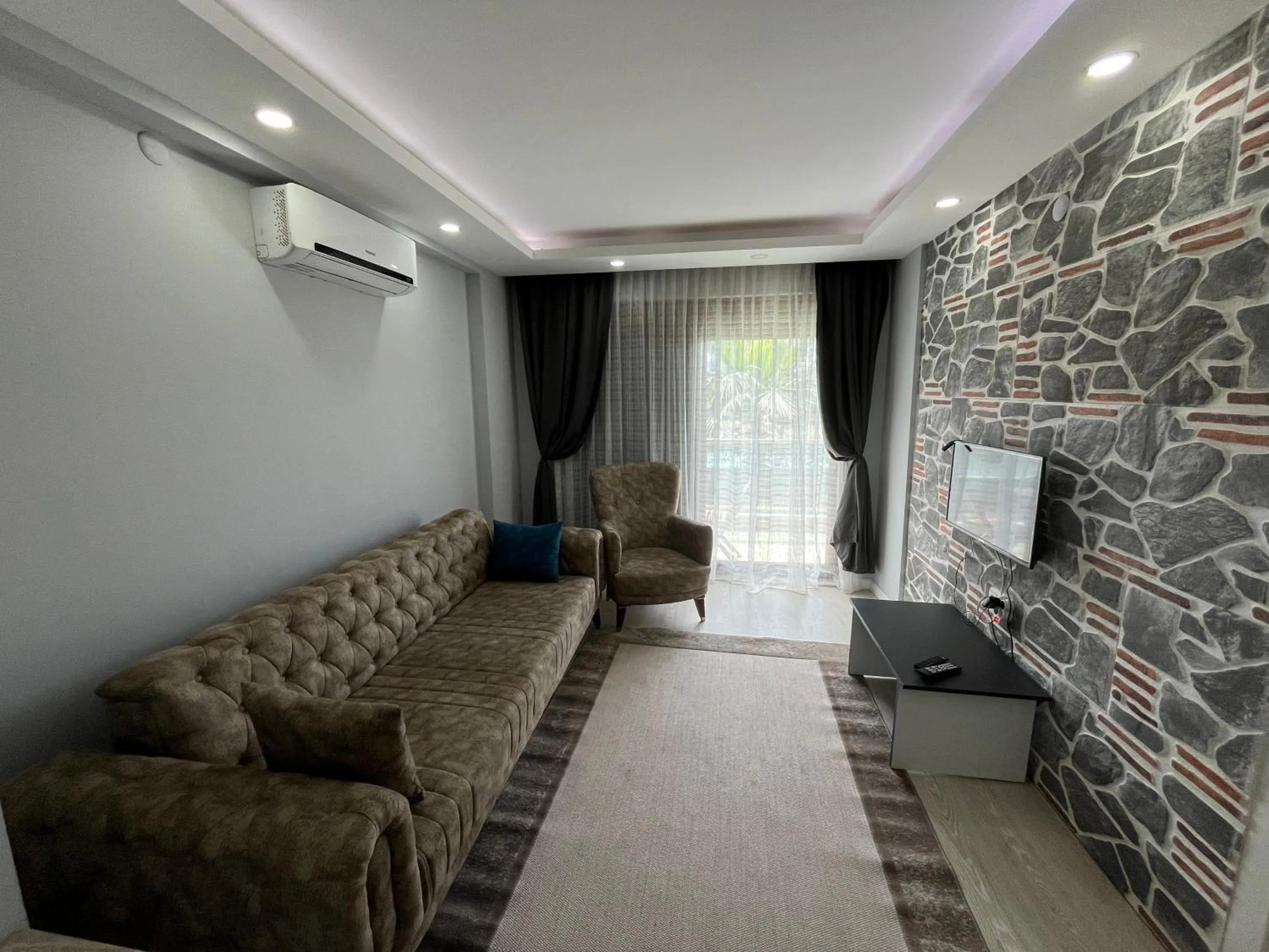 Communal lounge/ TV room in Gardenya Lara Suit Hotel