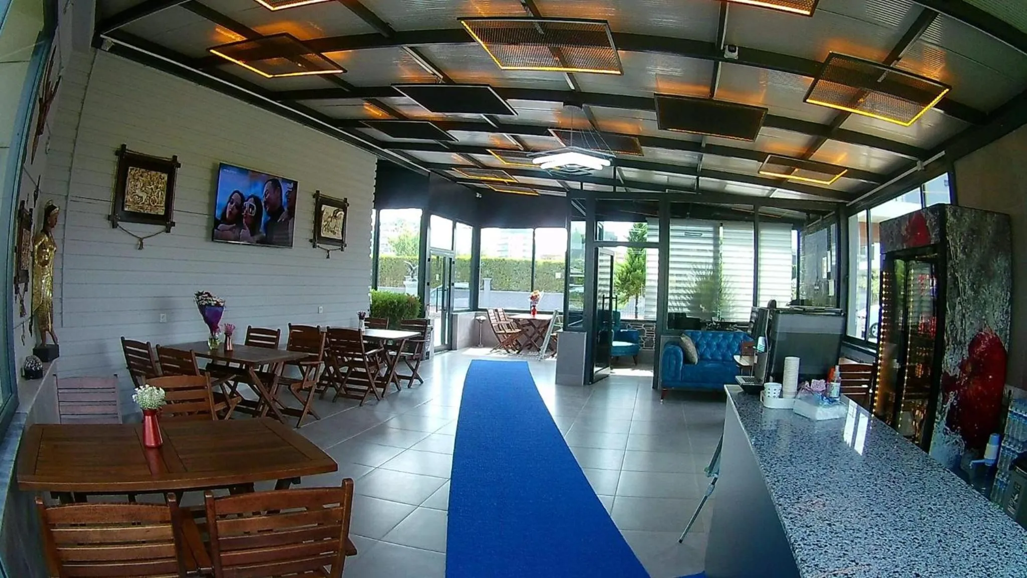 Restaurant/places to eat in Gardenya Lara Suit Hotel