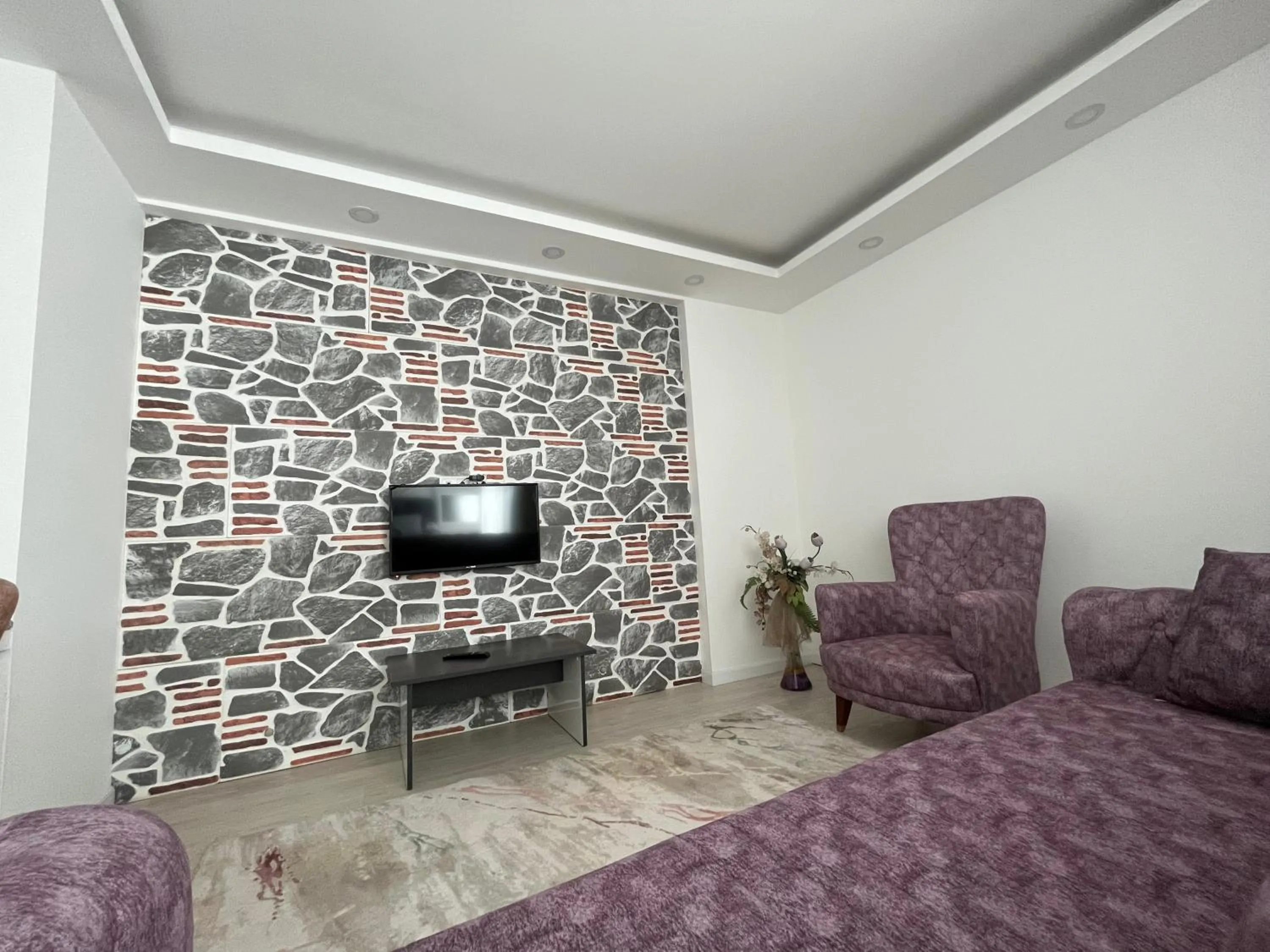 Seating area in Gardenya Lara Suit Hotel