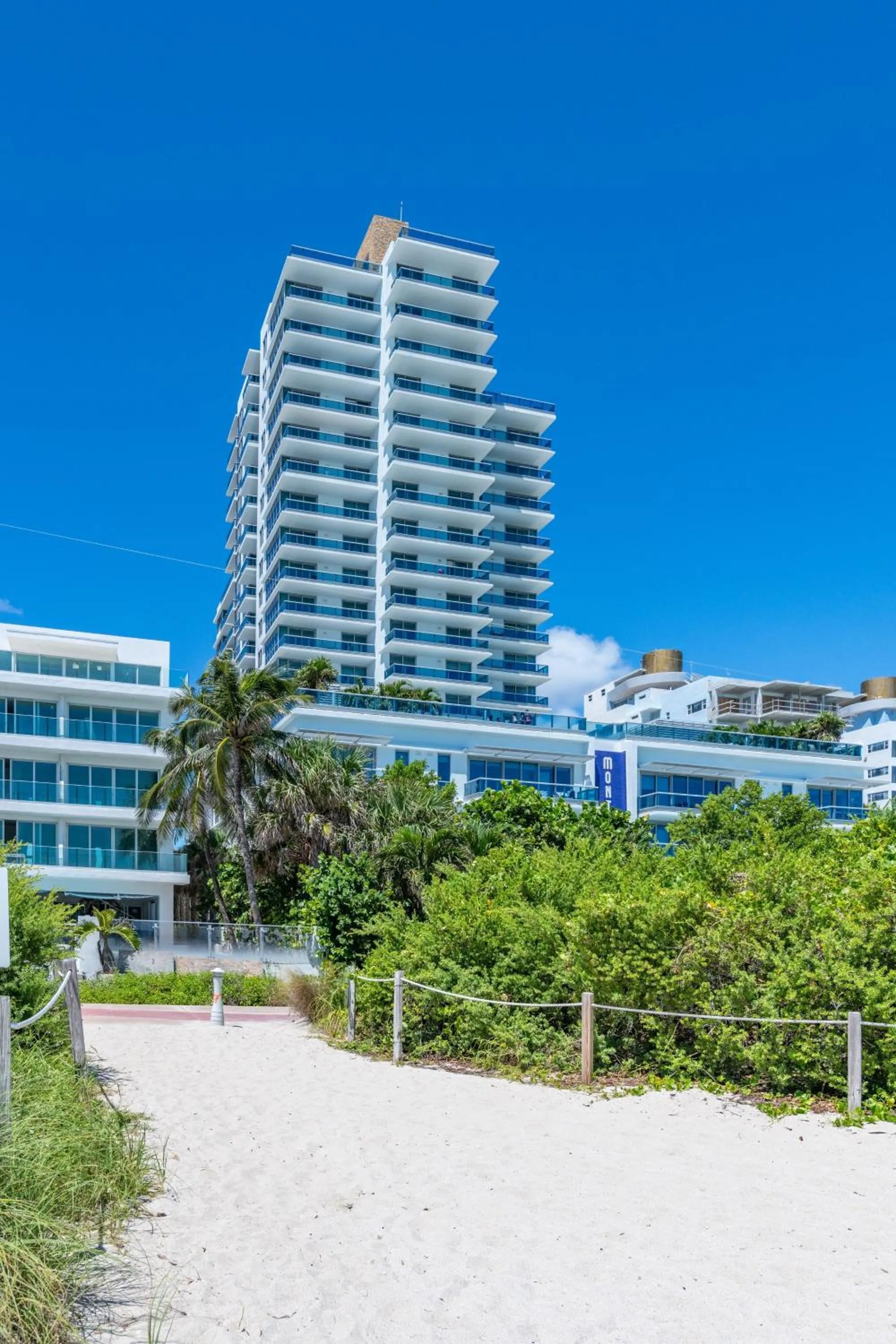 Property building in Churchill Suites Monte Carlo Miami Beach