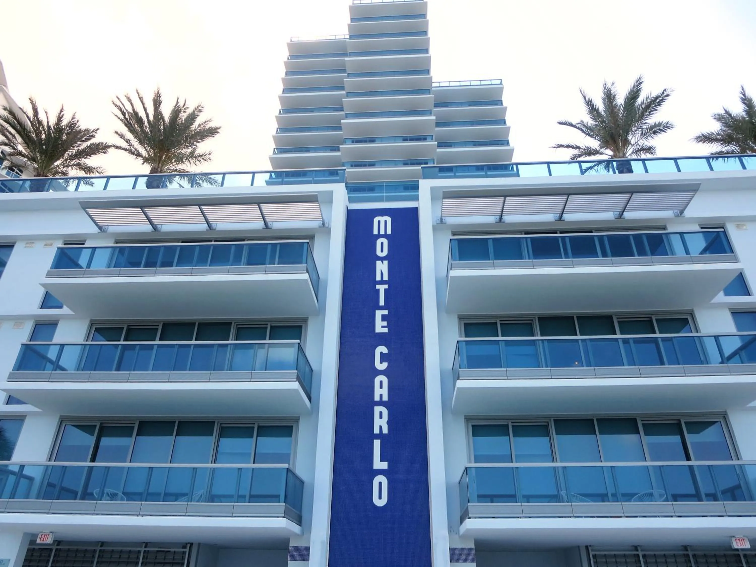 Property building in Churchill Suites Monte Carlo Miami Beach