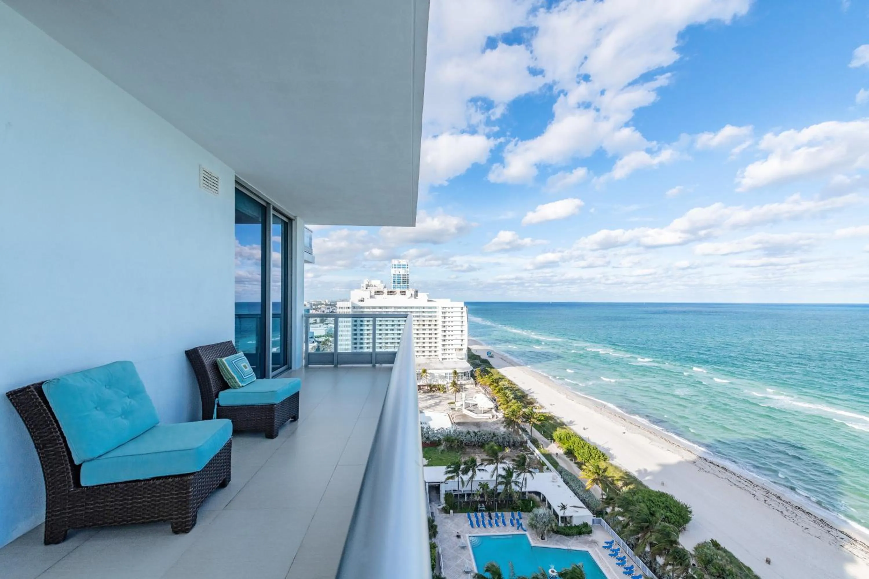 Balcony/Terrace in Churchill Suites Monte Carlo Miami Beach