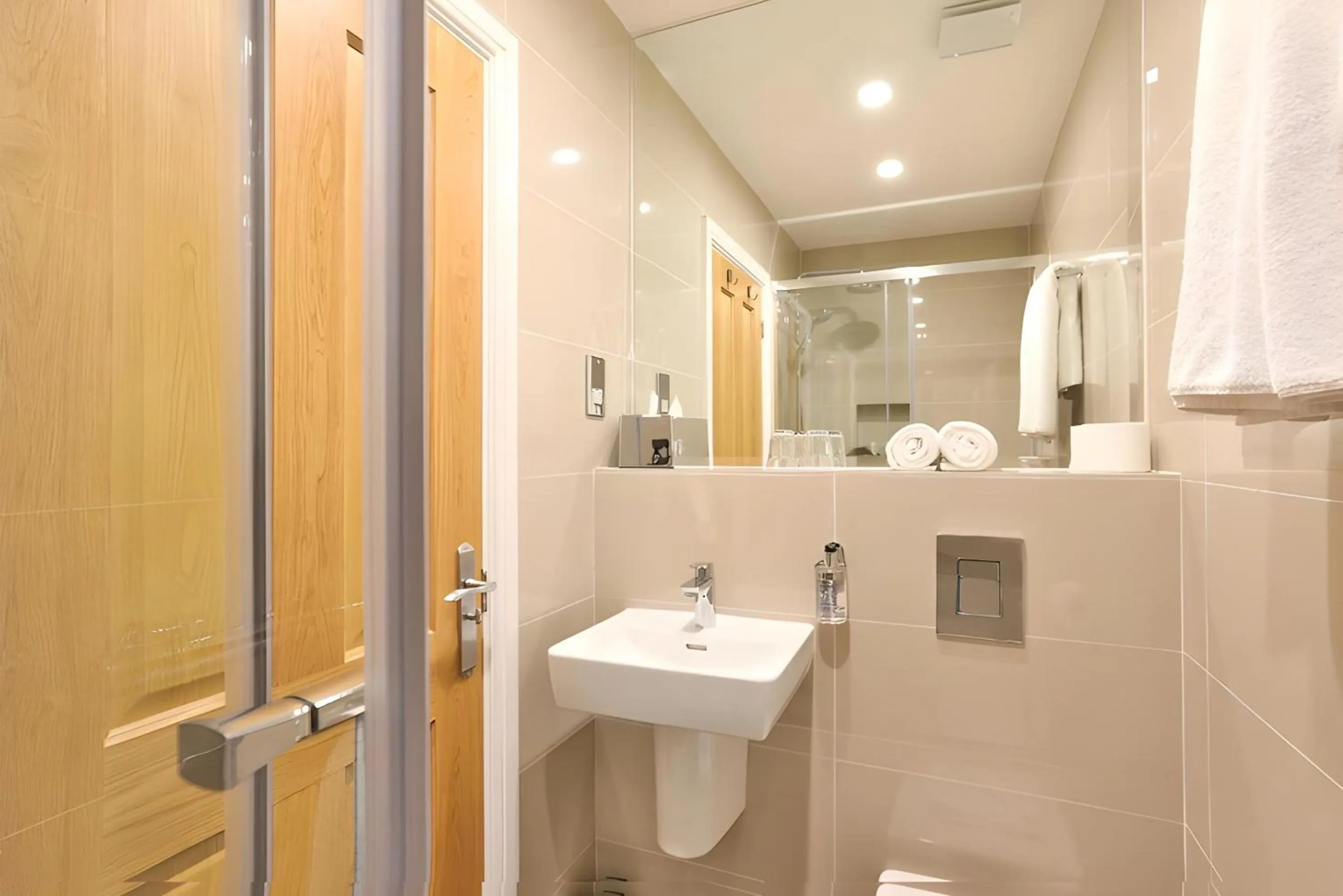 Bathroom in The Chapter Hotels - London Hyde Park