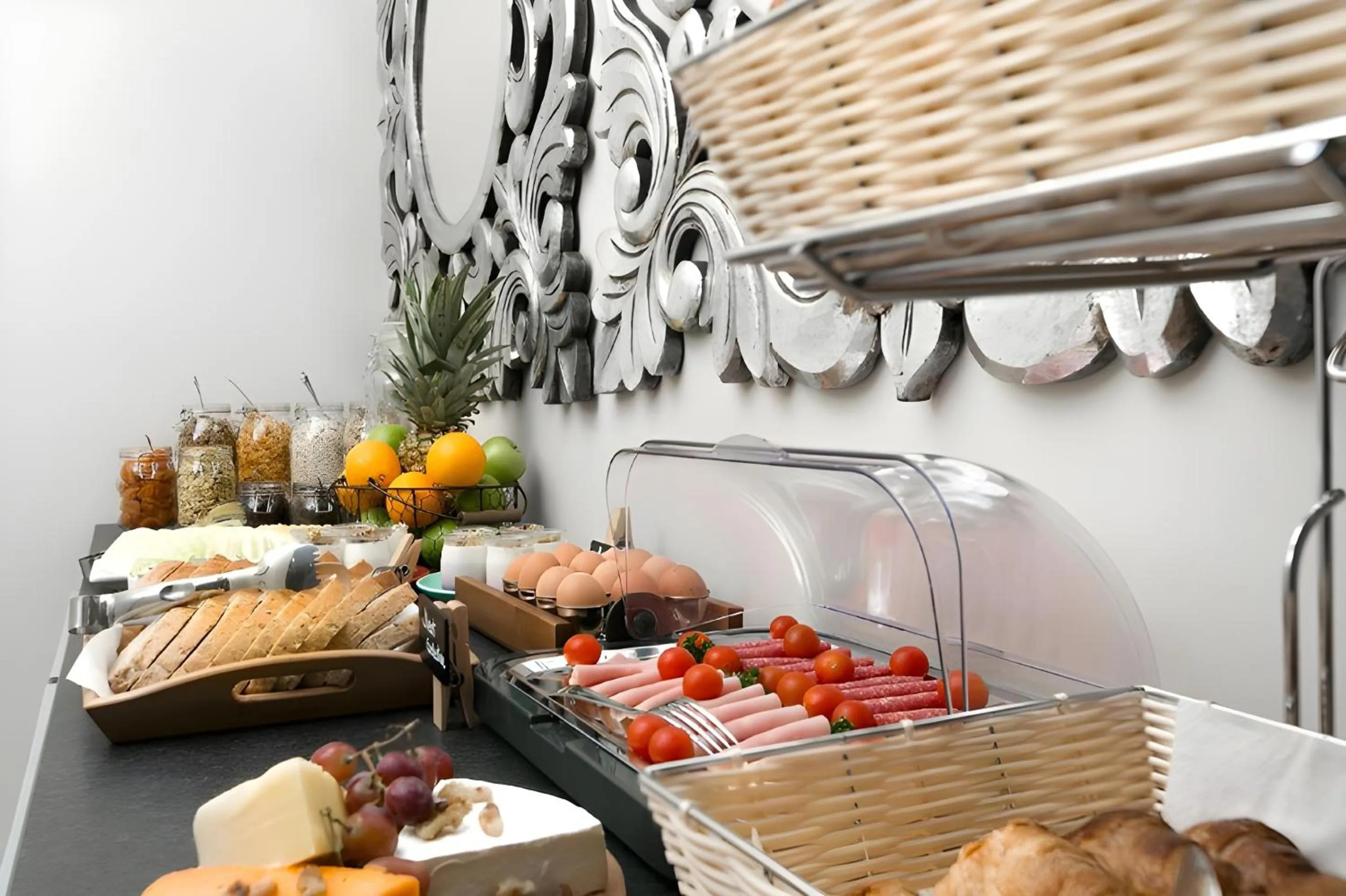 Dining area in The Chapter Hotels - London Hyde Park