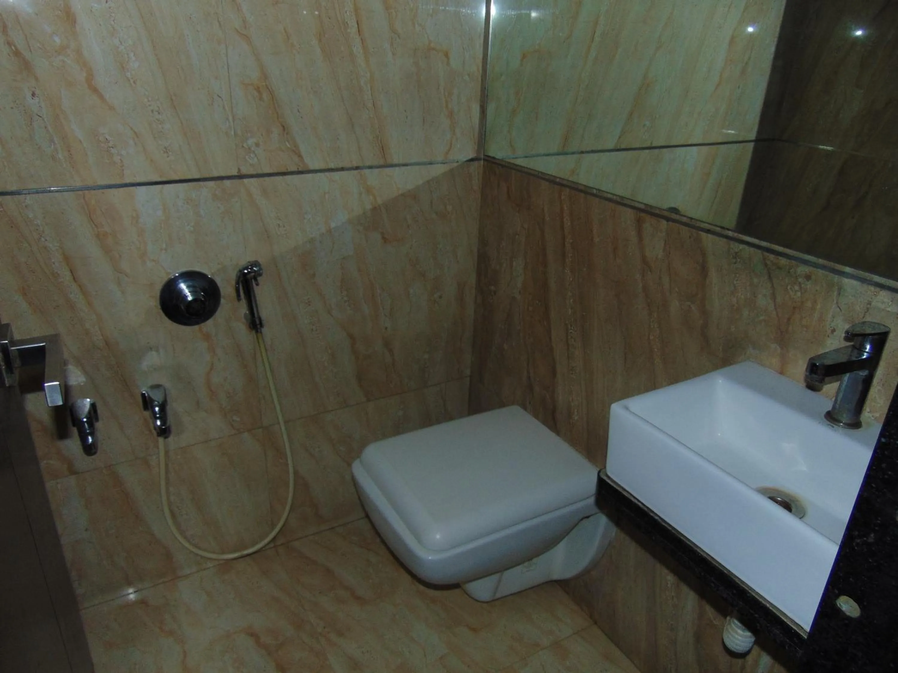 Toilet in HOTEL REST INN