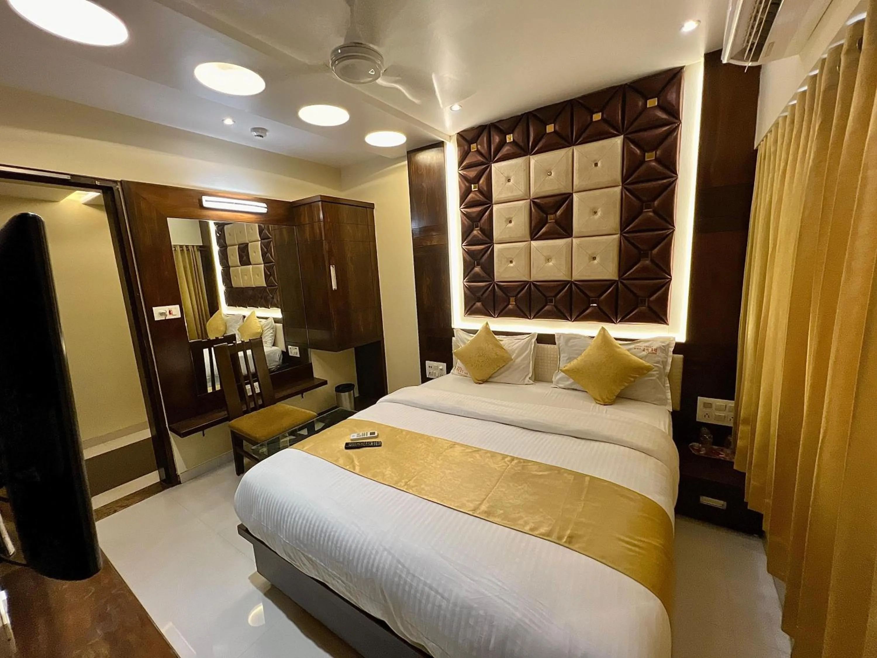 Bed in HOTEL REST INN