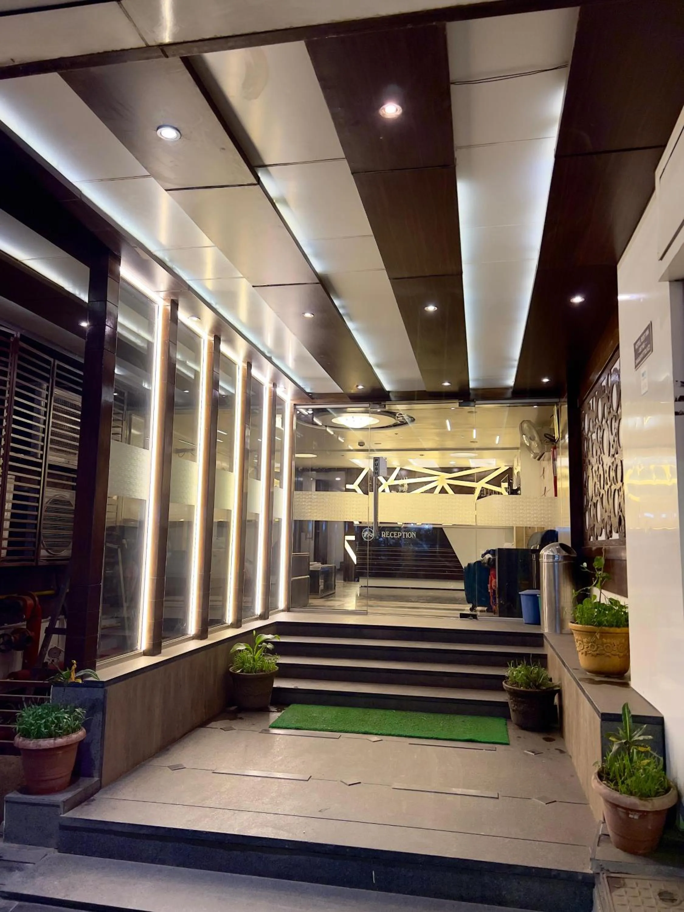 Facade/entrance in HOTEL REST INN