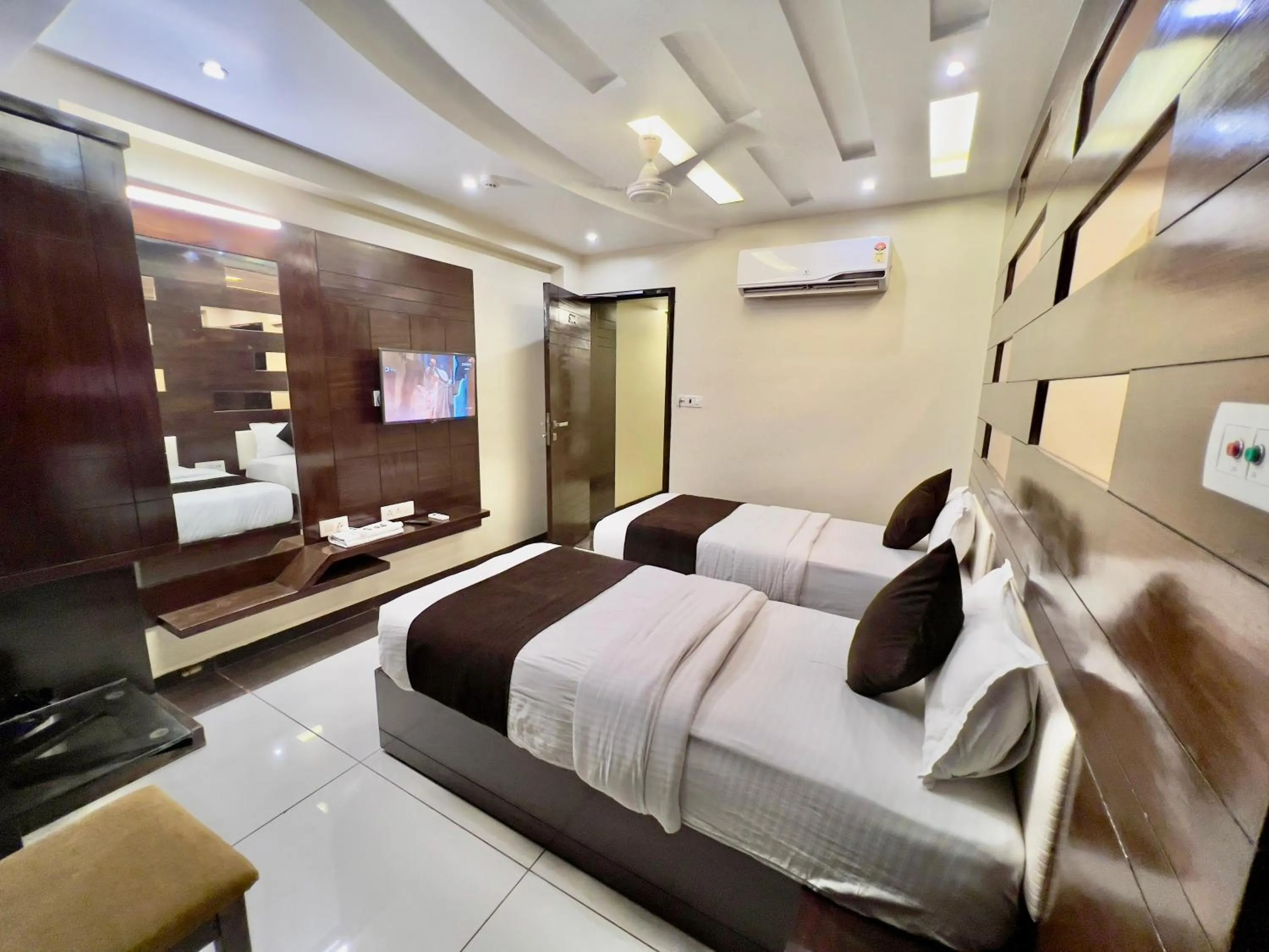 Bed in HOTEL REST INN