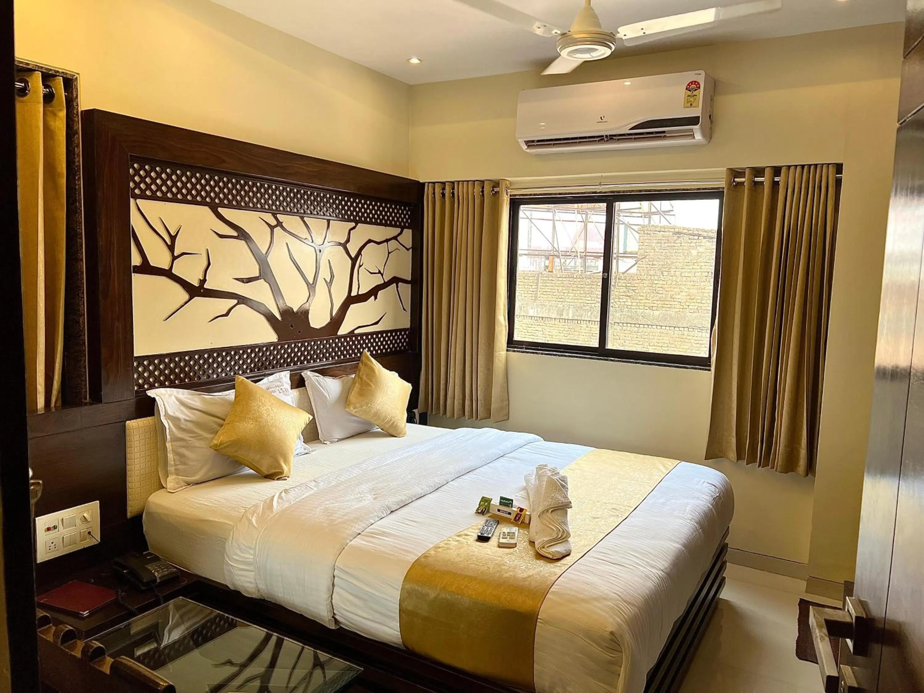 air conditioner, Bed in HOTEL REST INN