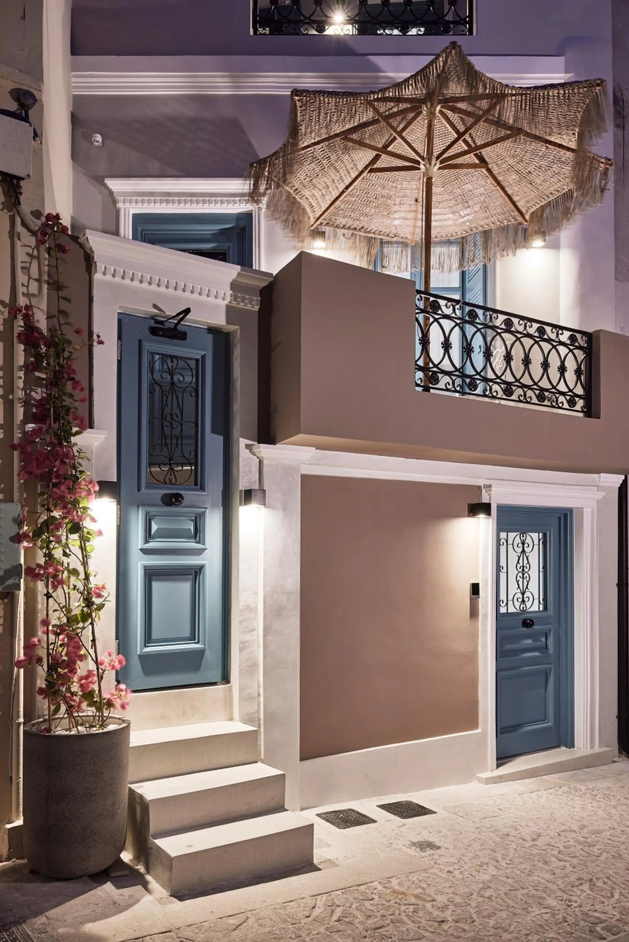 Property building in Syroc Maison