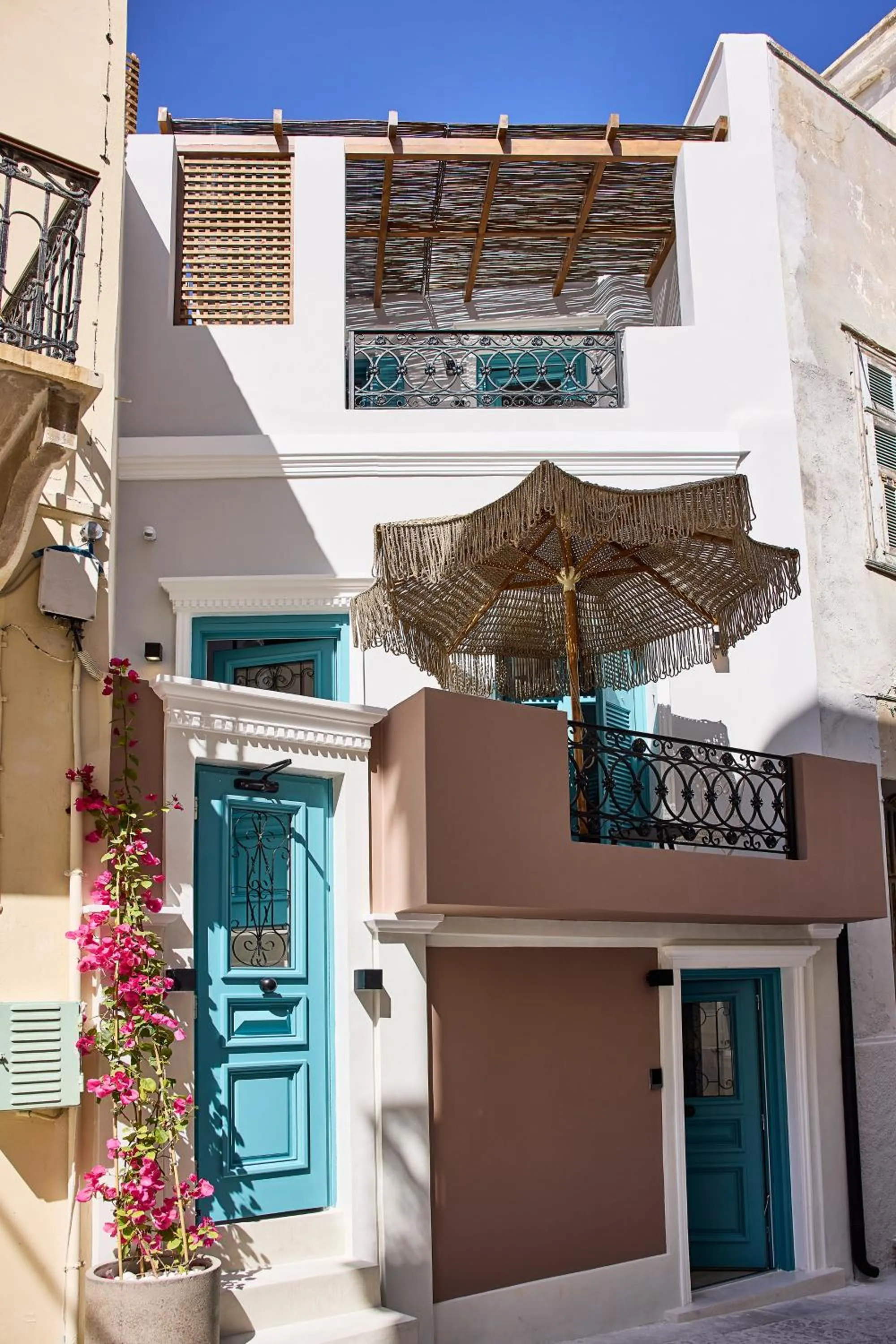 Property building in Syroc Maison