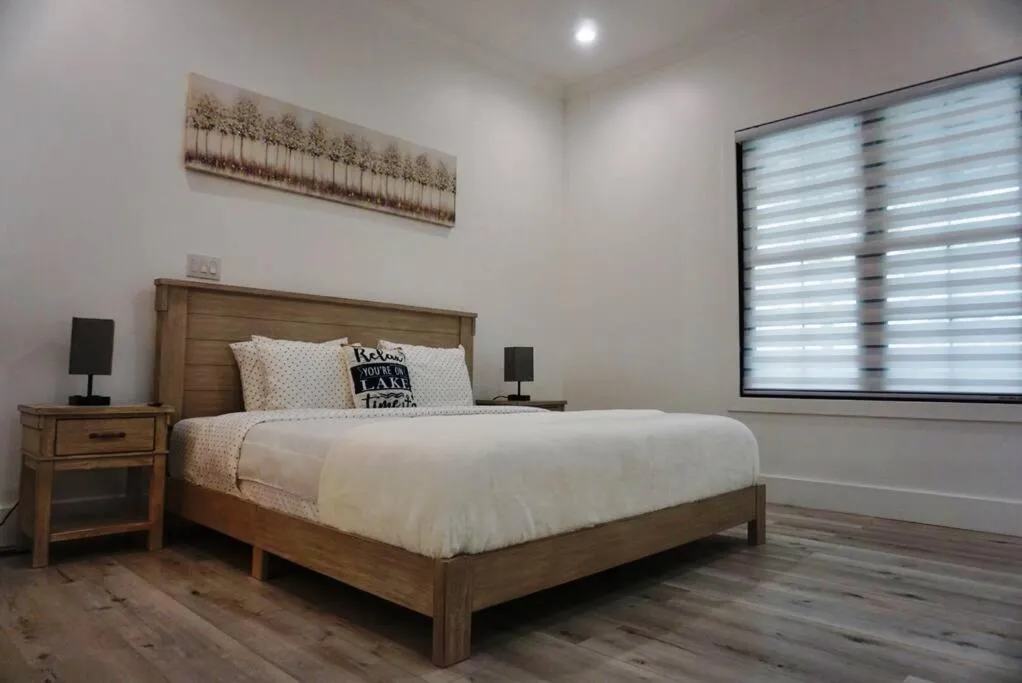 Bed in Amazing New House - Waterfront Getaway + Boat Dock