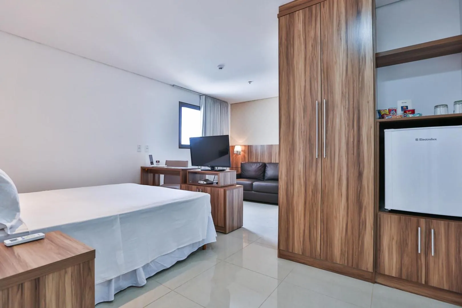 Bed in MG Flats & Residence