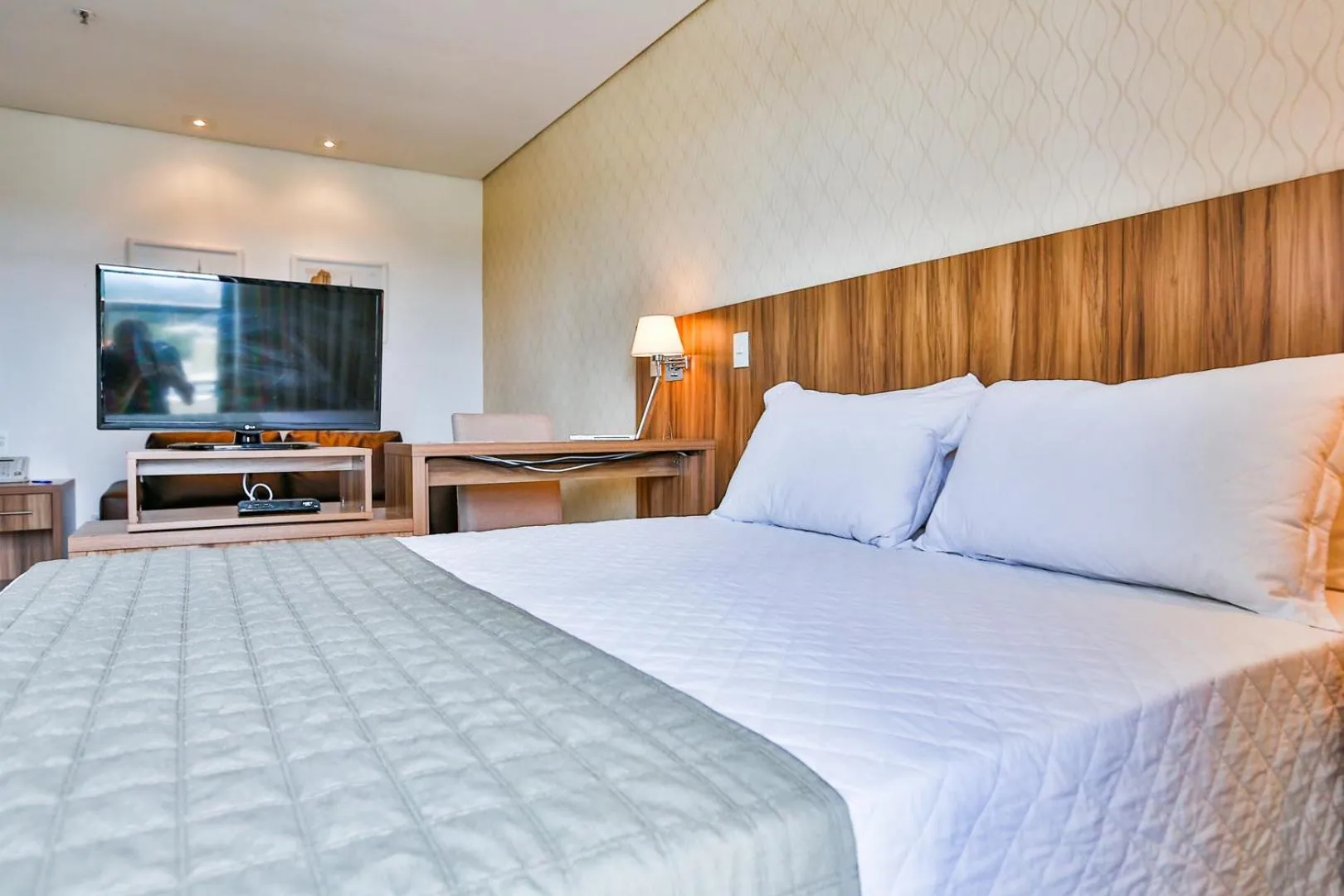 Bed in MG Flats & Residence