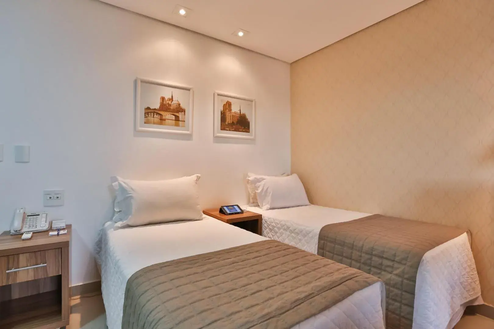 Deluxe Twin Room - single occupancy in MG Flats & Residence Deluxe Twin Room - single occupancy in MG Flats & Residence