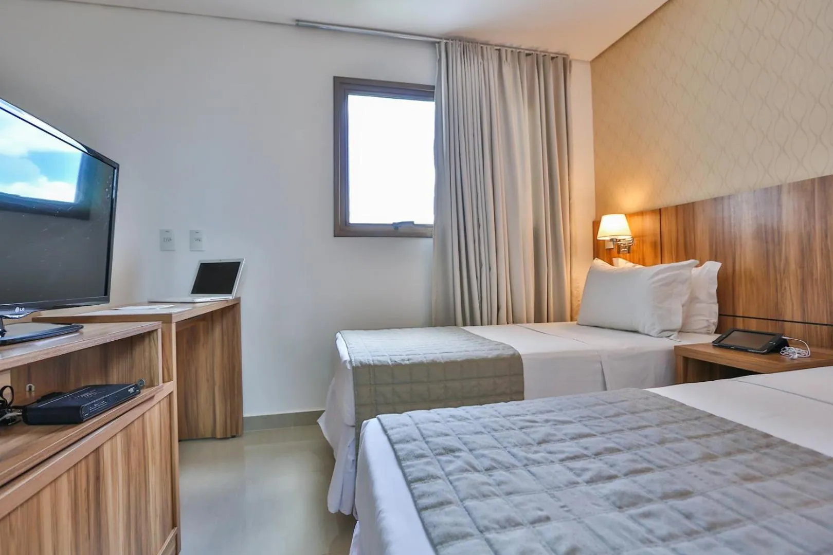 Bed in MG Flats & Residence