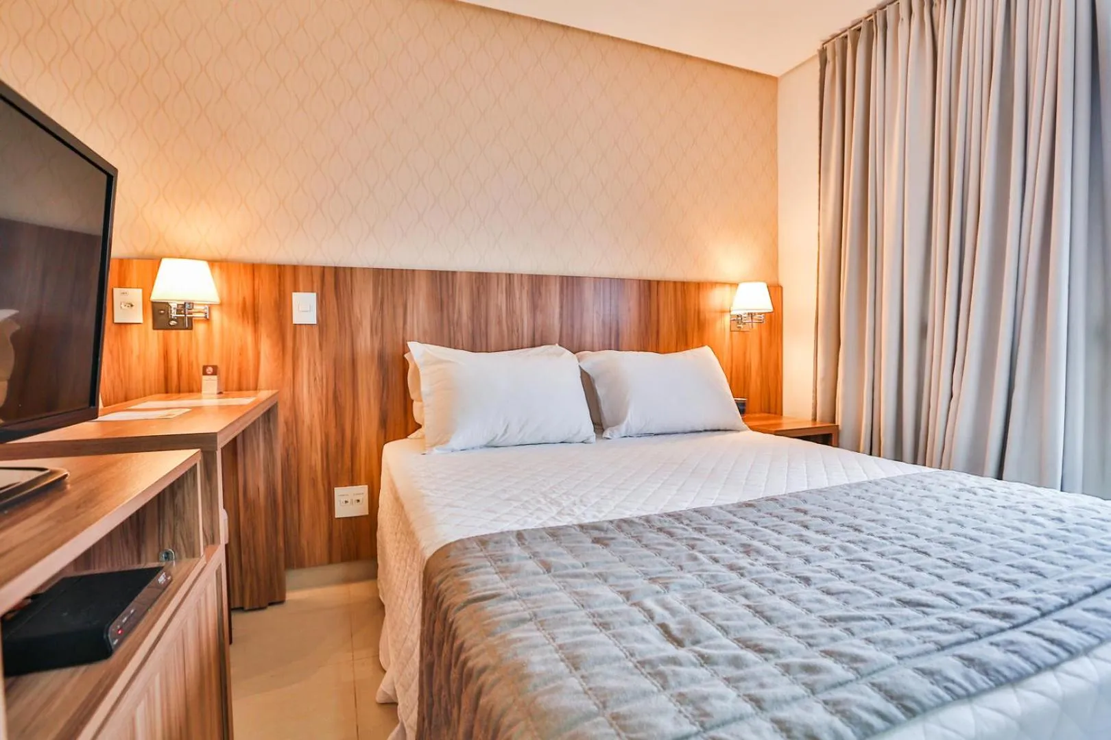 Bed in MG Flats & Residence