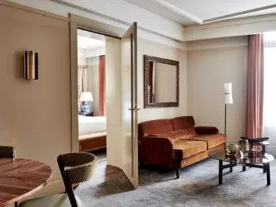 Deluxe One-Bedroom Suite with River View in De L’Europe Amsterdam – The Leading Hotels of the World Deluxe One-Bedroom Suite with River View in De L’Europe Amsterdam – The Leading Hotels of the World