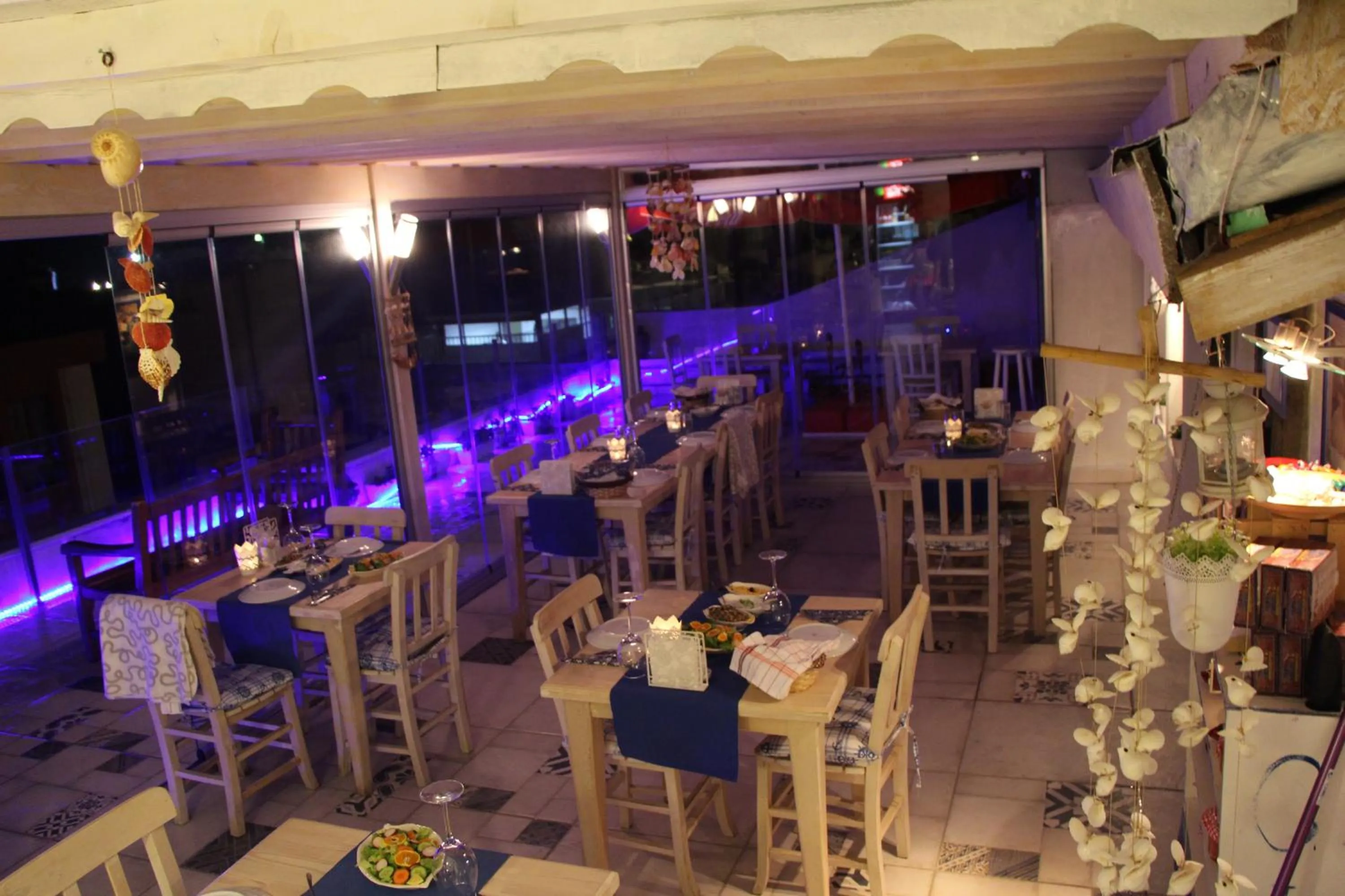 Restaurant/places to eat in The City Residence Hotel