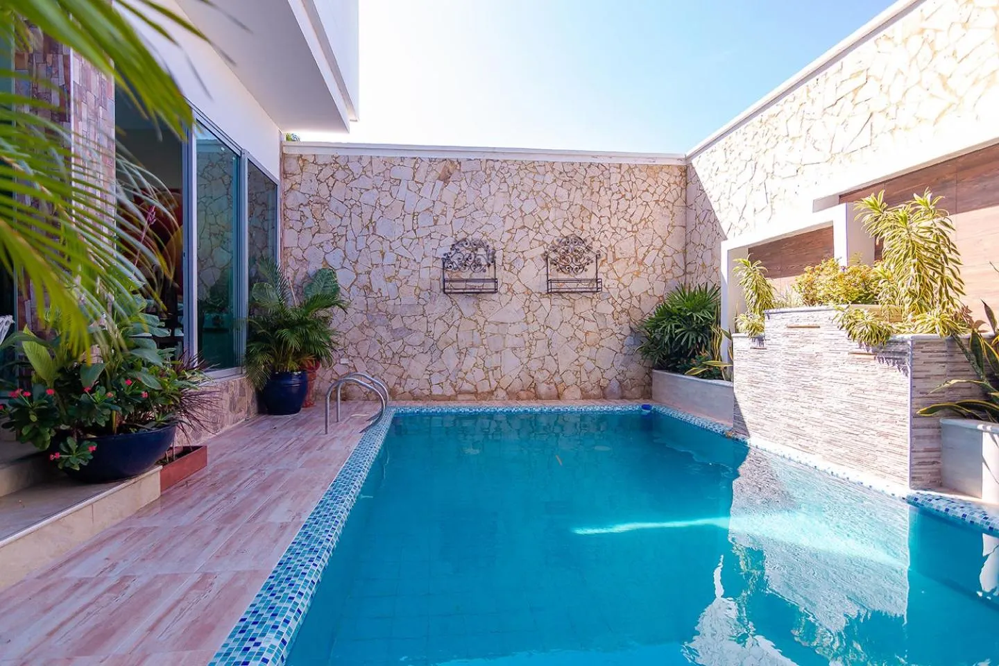 Swimming pool in Ayenda Elyamar V