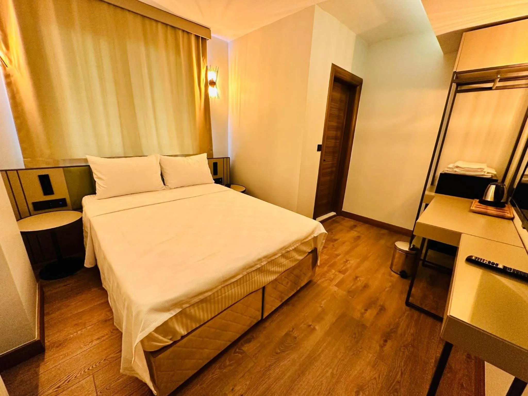 Photo of the whole room, Bed in Nice Royal Cıty