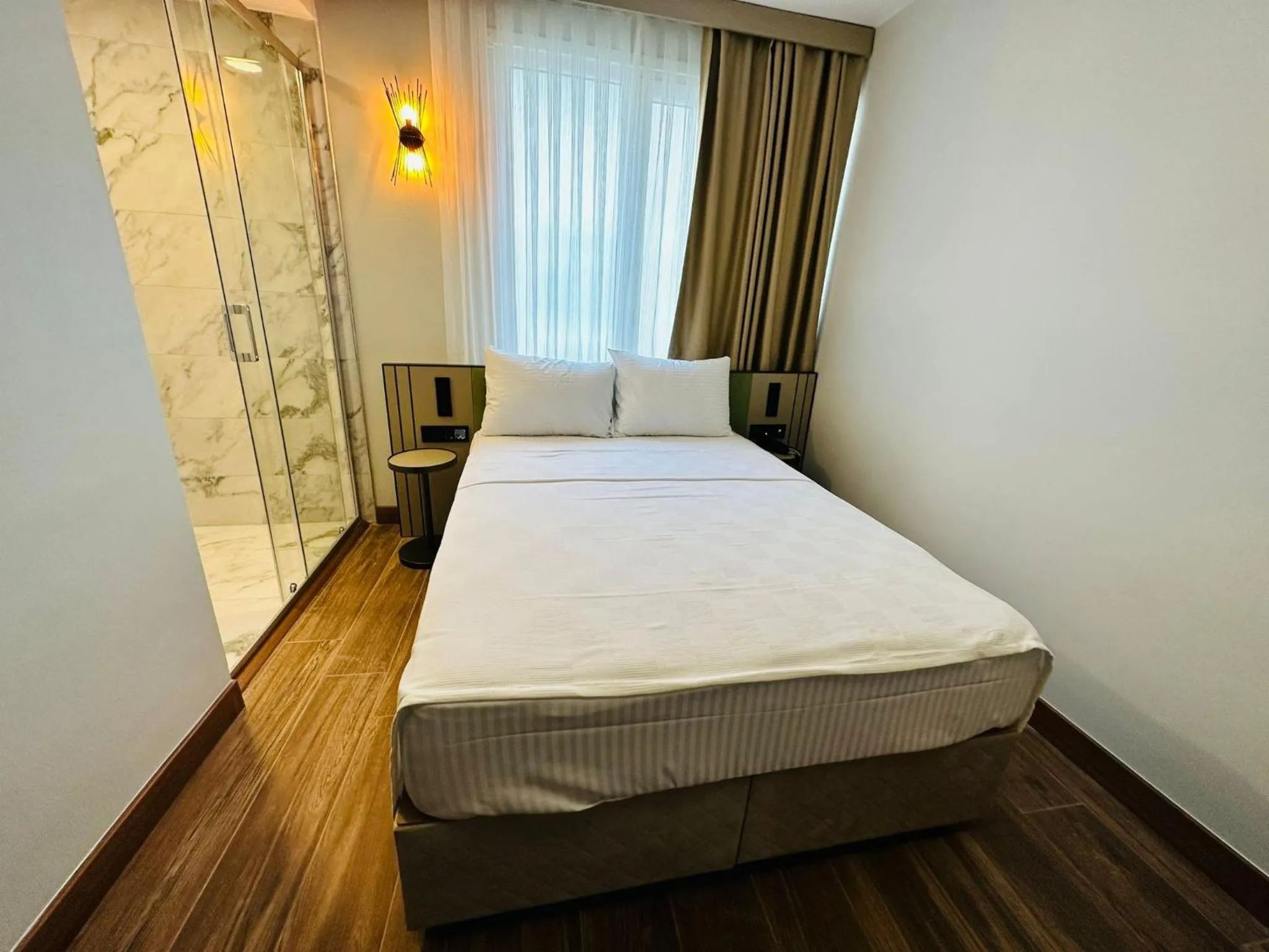 Photo of the whole room, Bed in Nice Royal Cıty