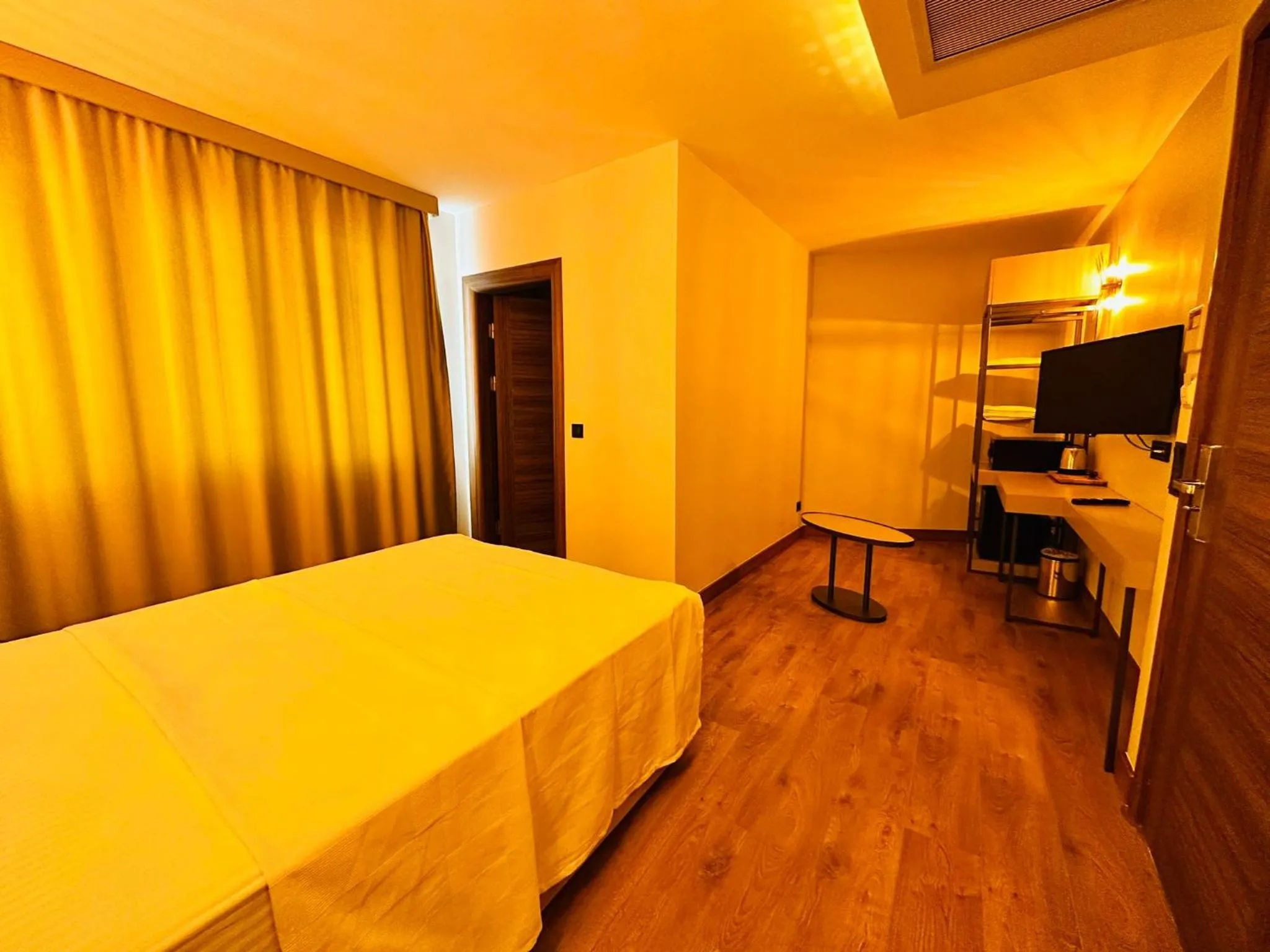 Bed in Nice Royal Cıty