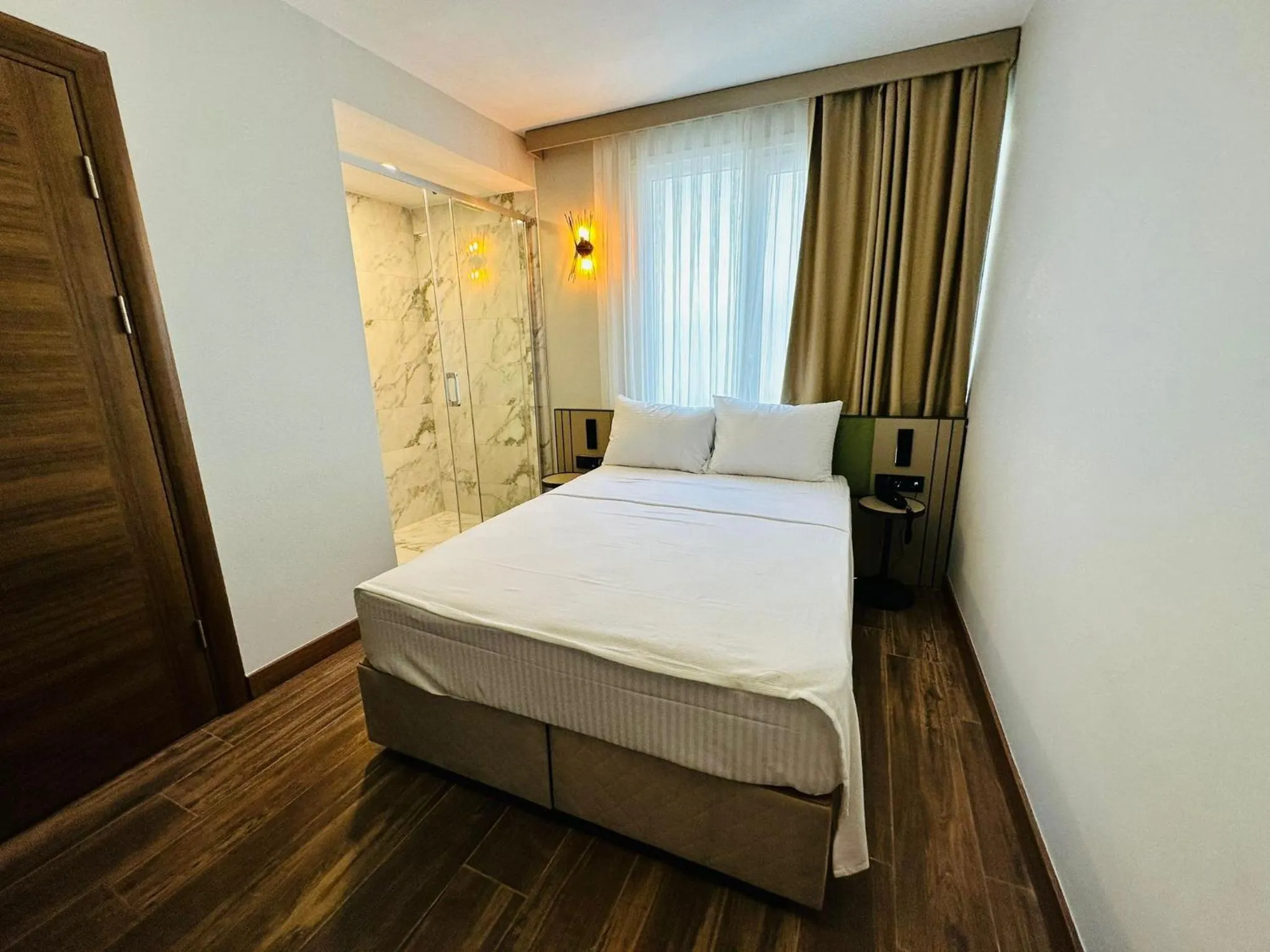 Photo of the whole room, Bed in Nice Royal Cıty