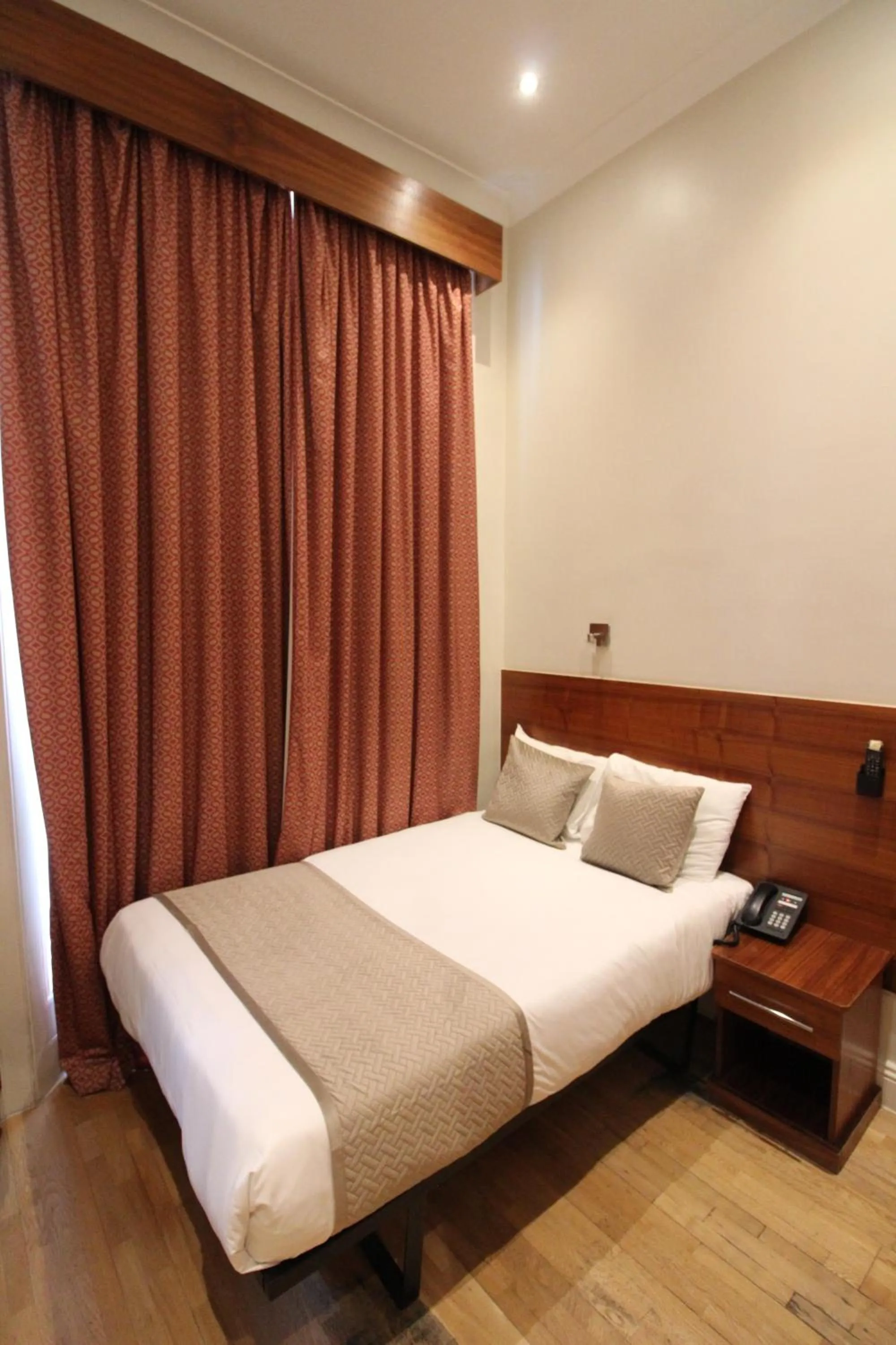 Bed in Wedgewood Hotel