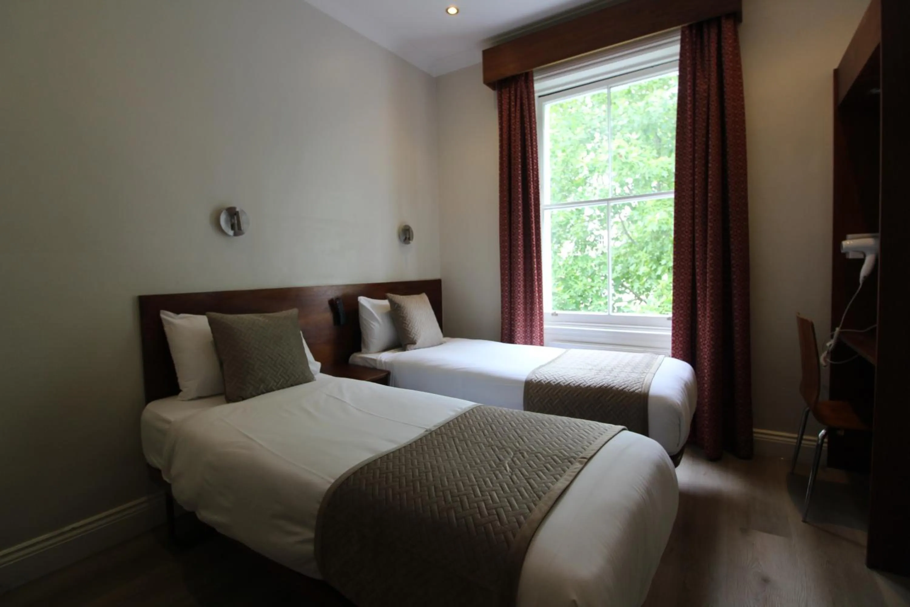 Bed in Wedgewood Hotel