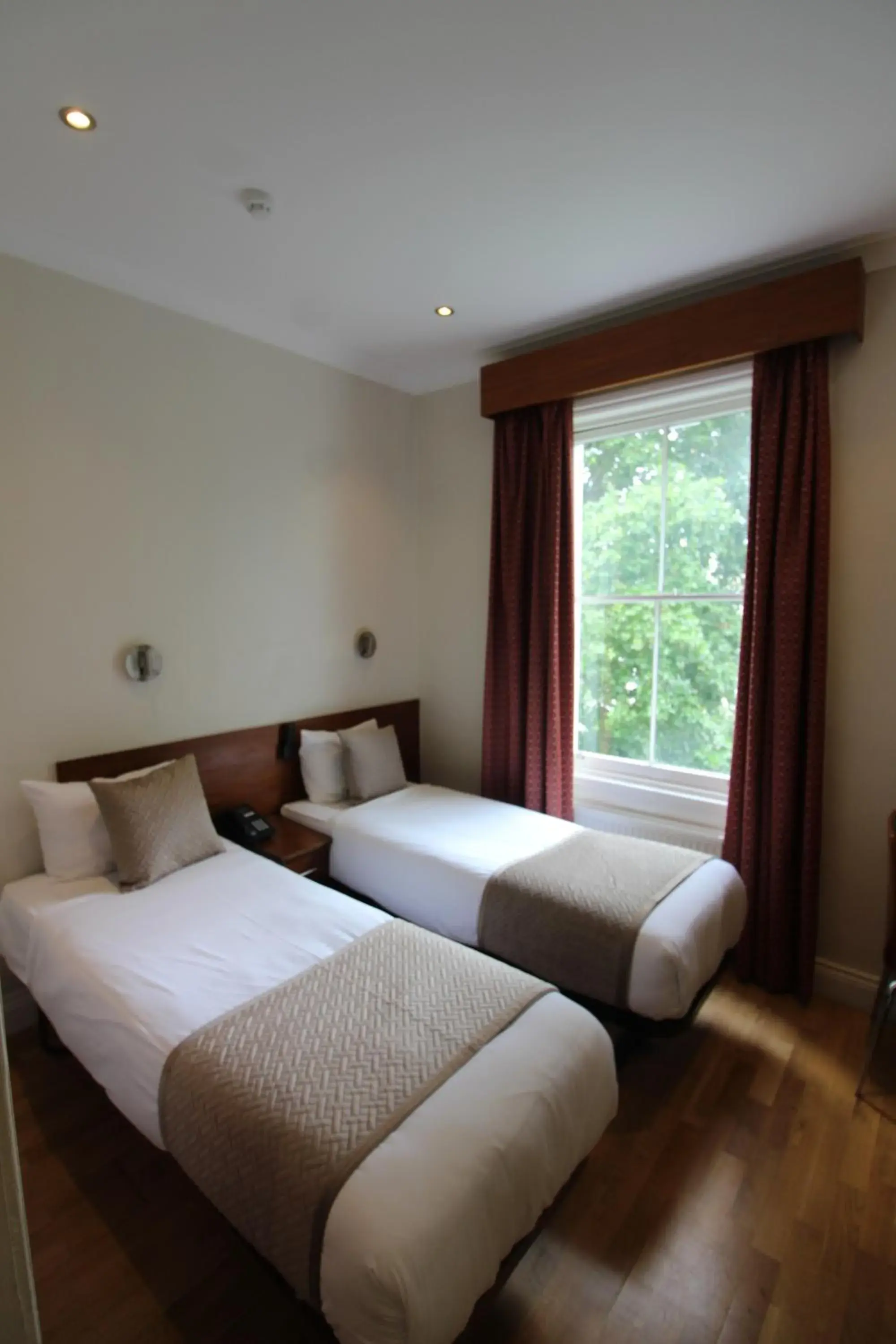 Twin Room in Wedgewood Hotel Twin Room in Wedgewood Hotel