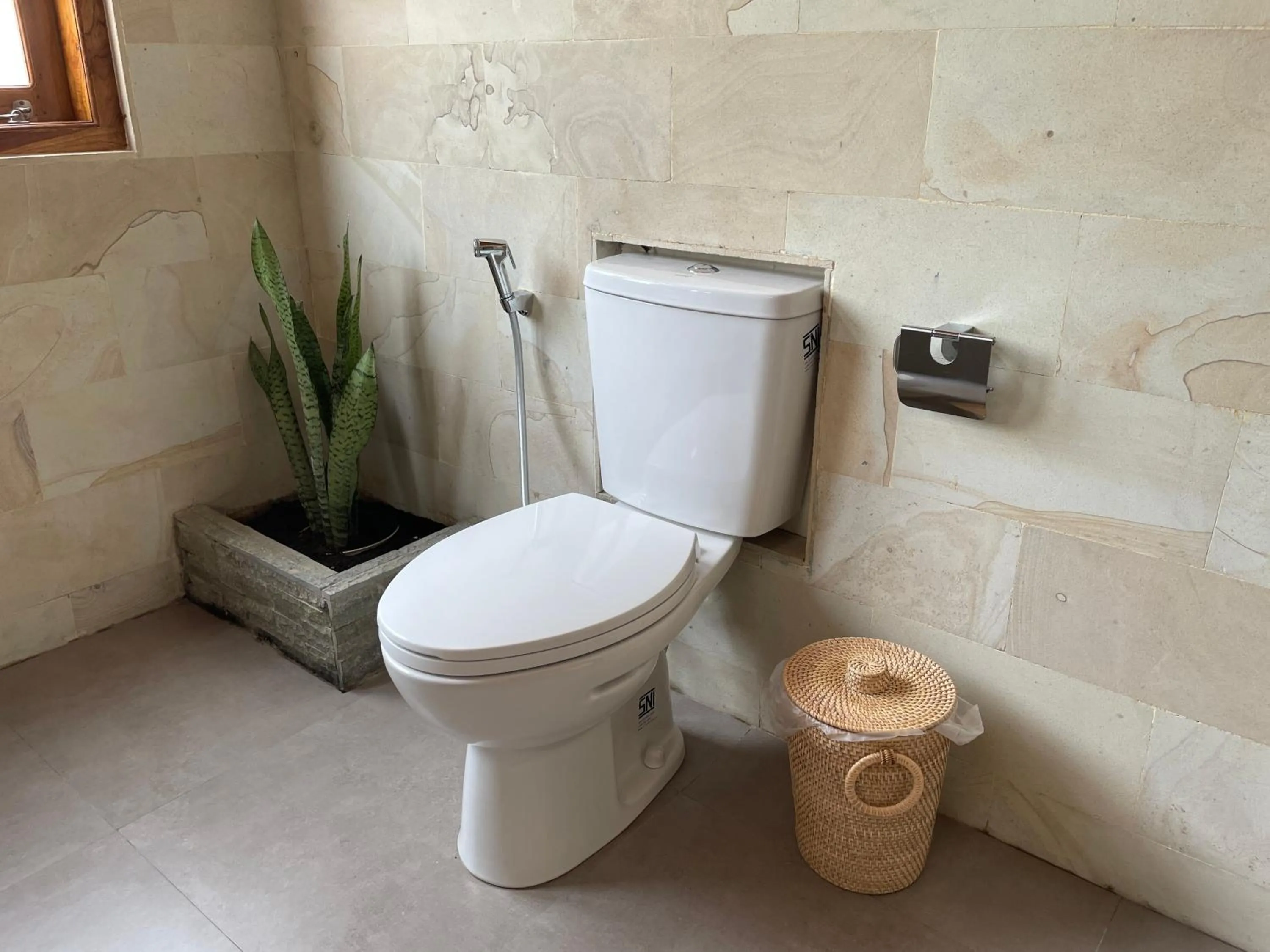 Toilet in Kubu Elsa Bali