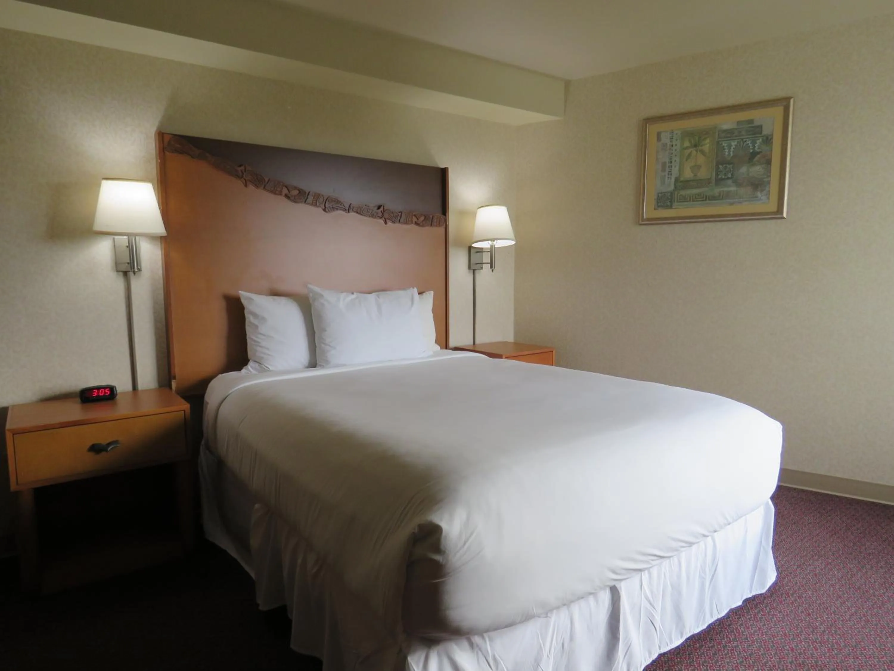 Bed in Pacific Sunrise Inn & Suites