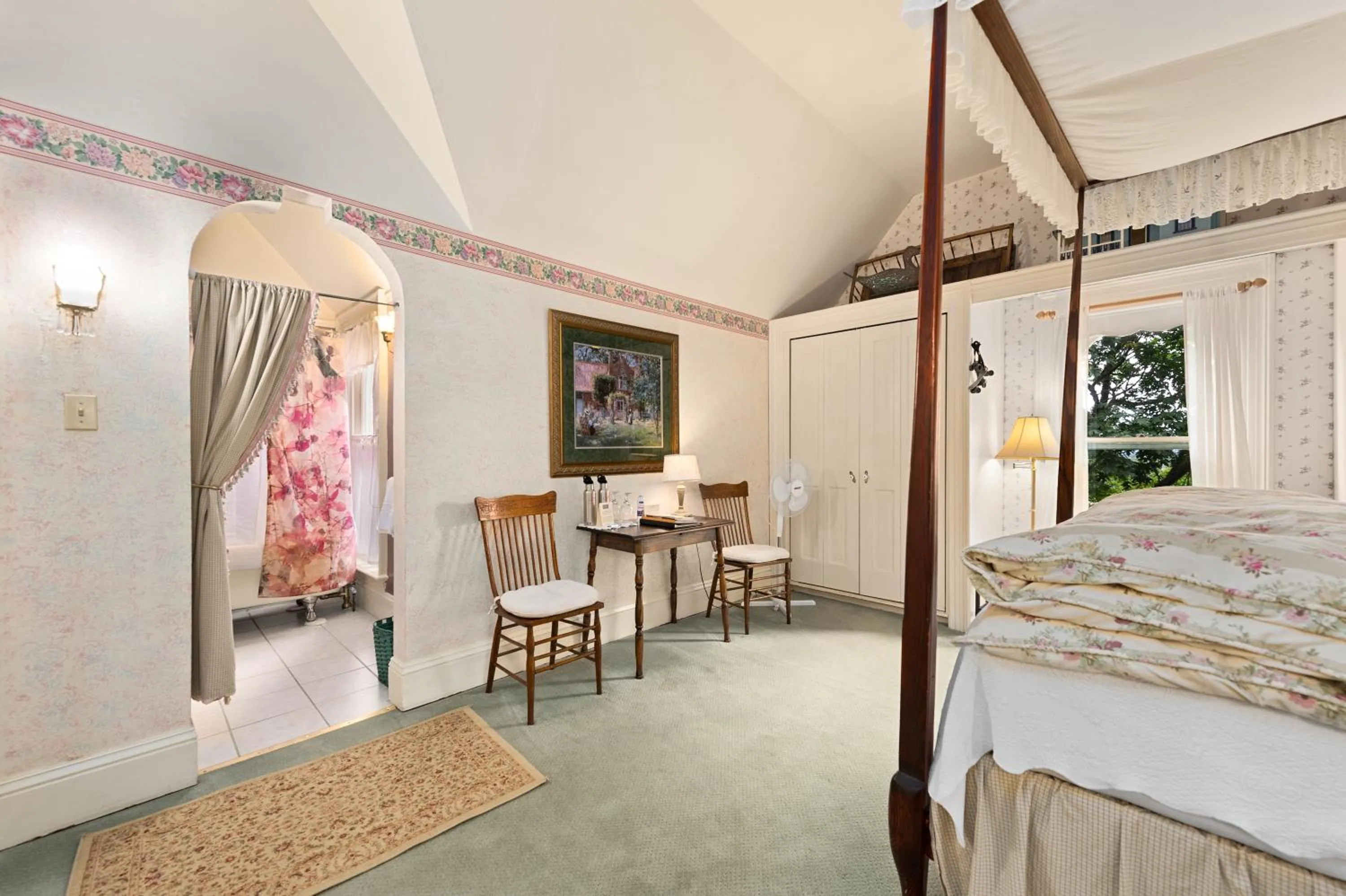 Photo of the whole room in The Gables Wine Country Inn