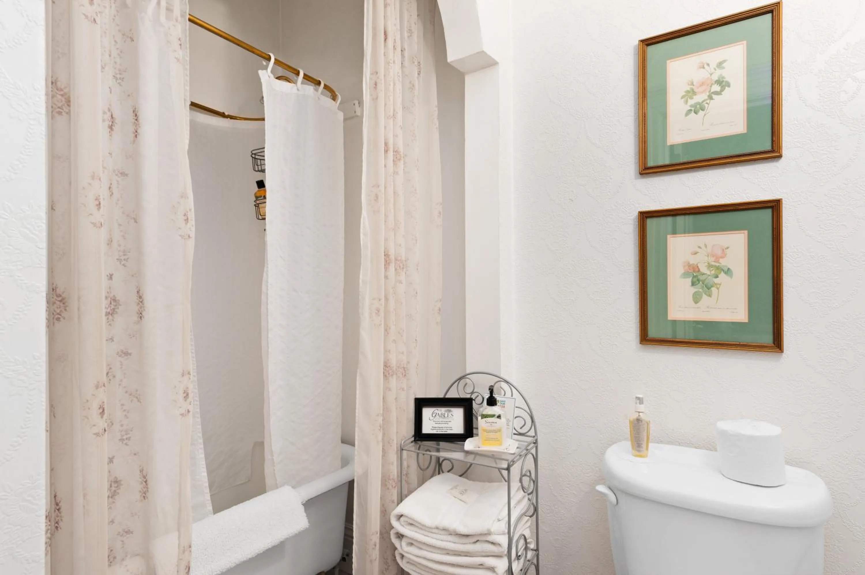 Shower in The Gables Wine Country Inn