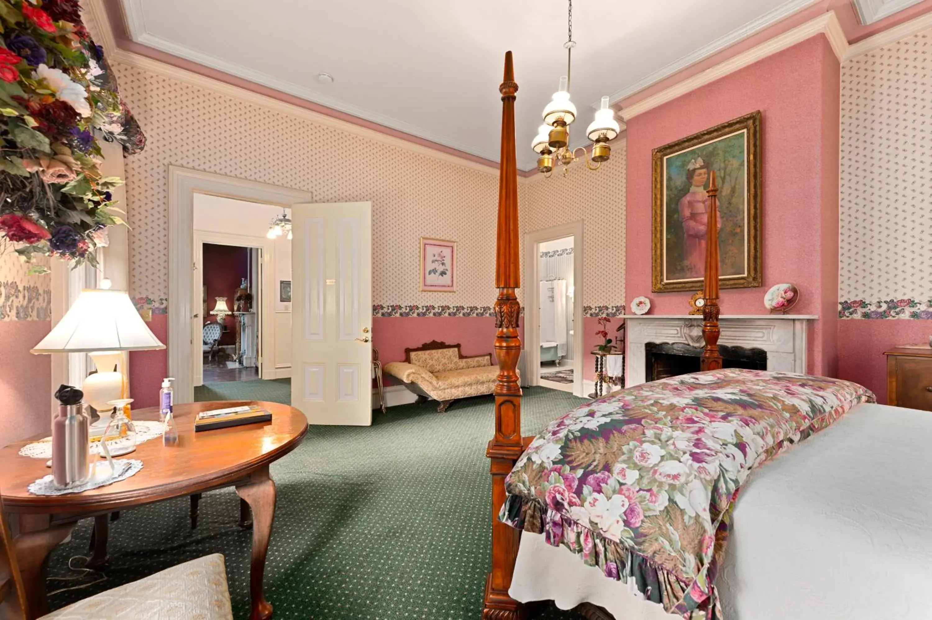 Superior King Room - single occupancy in The Gables Wine Country Inn Superior King Room - single occupancy in The Gables Wine Country Inn